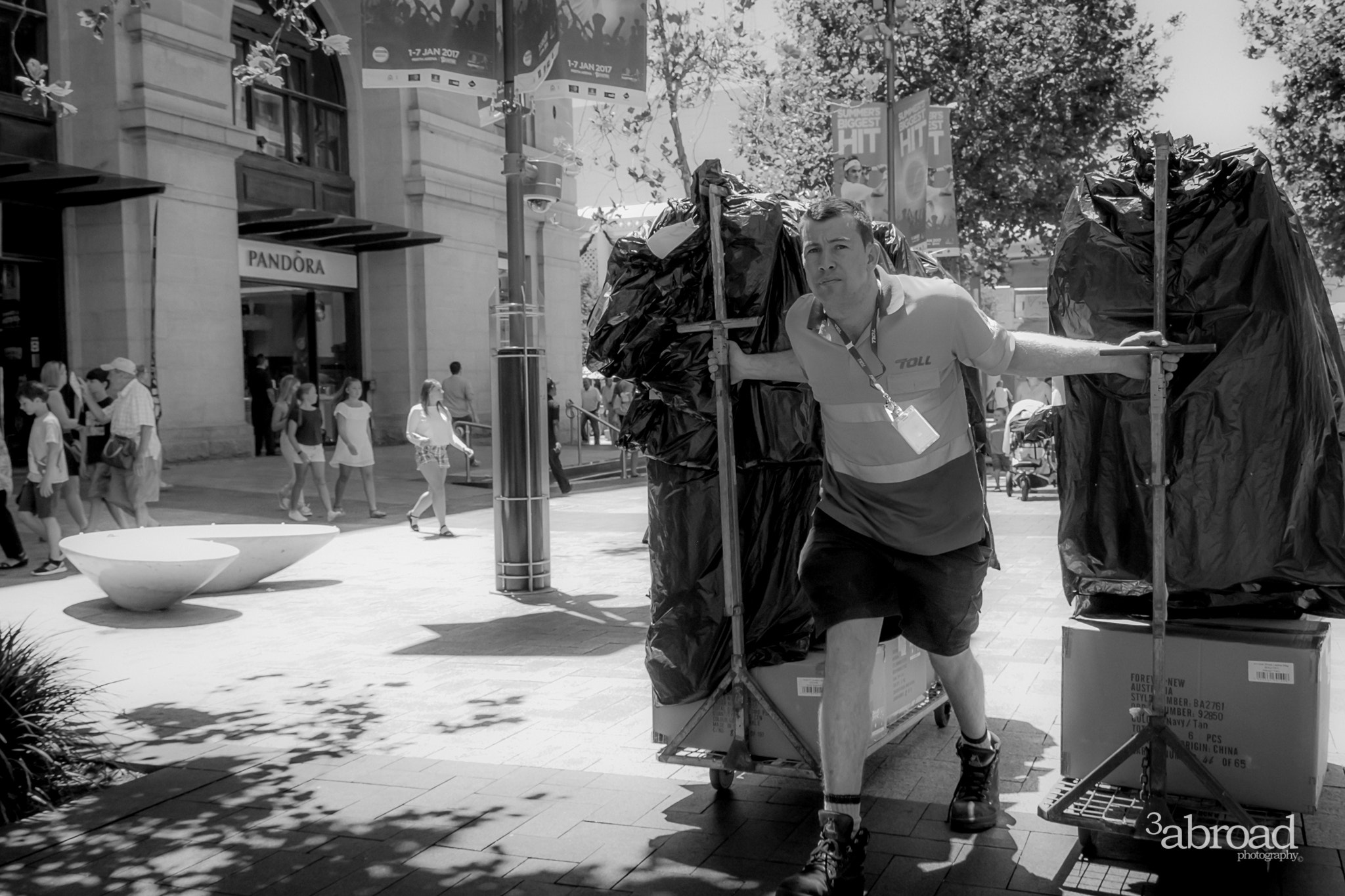 Fujifilm X-T10 + Fujifilm XF 18-135mm F3.5-5.6 R LM OIS WR sample photo. Perth city street photography photography