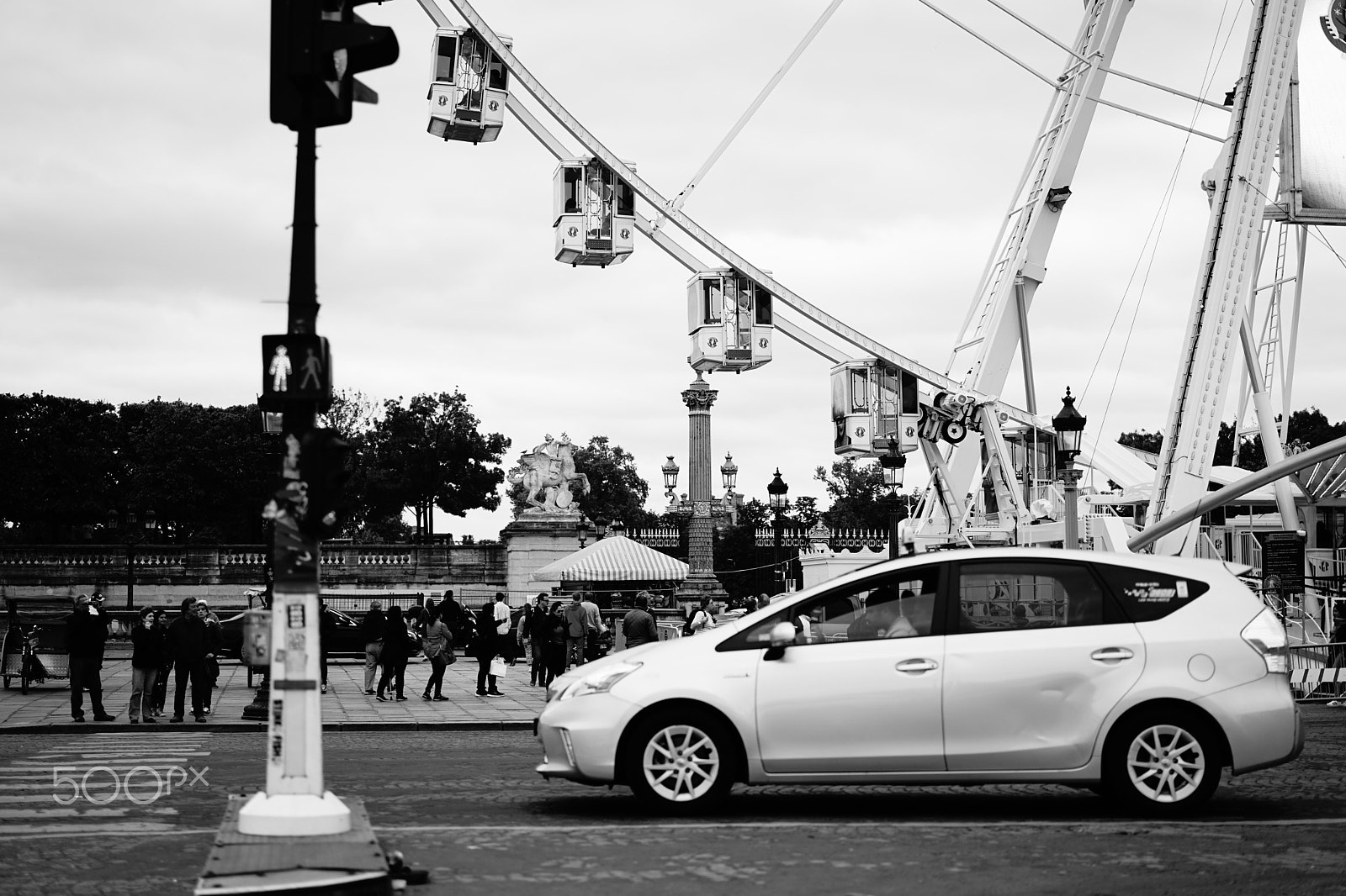 Sony a7 + Sony Sonnar T* FE 55mm F1.8 ZA sample photo. Paris street. photography