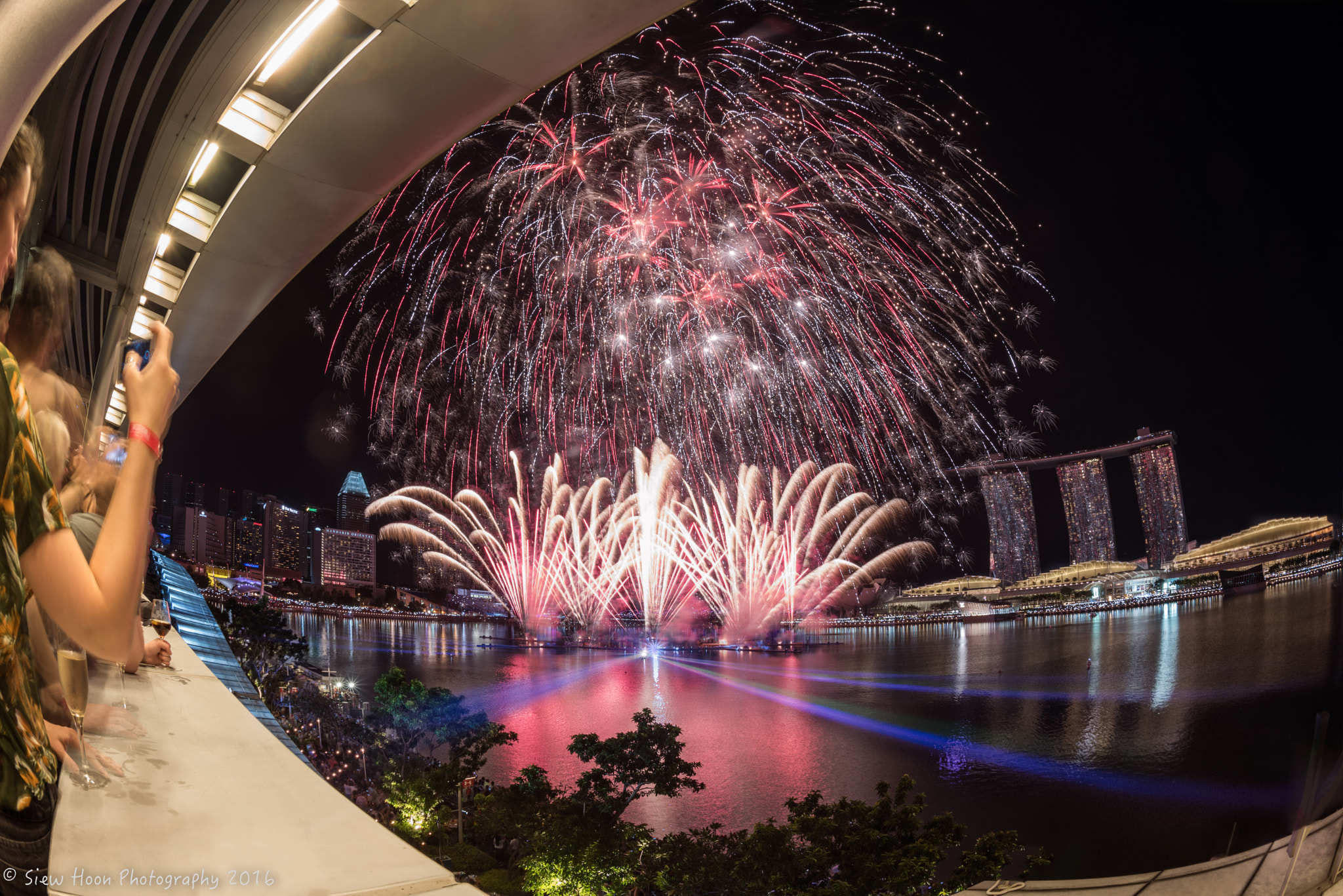 Nikon AF Fisheye-Nikkor 16mm F2.8D sample photo. Marina bay singapore countdown 2017 photography