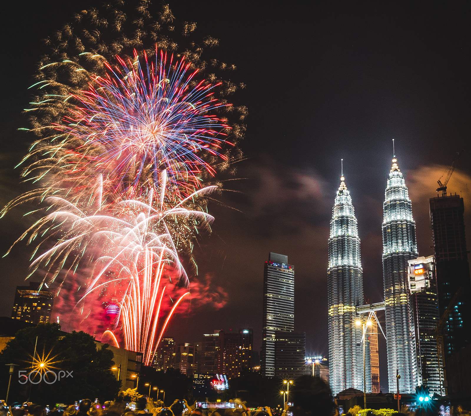 Sony a7S + Sony E 10-18mm F4 OSS sample photo. 2017 new year celebration fireworks photography