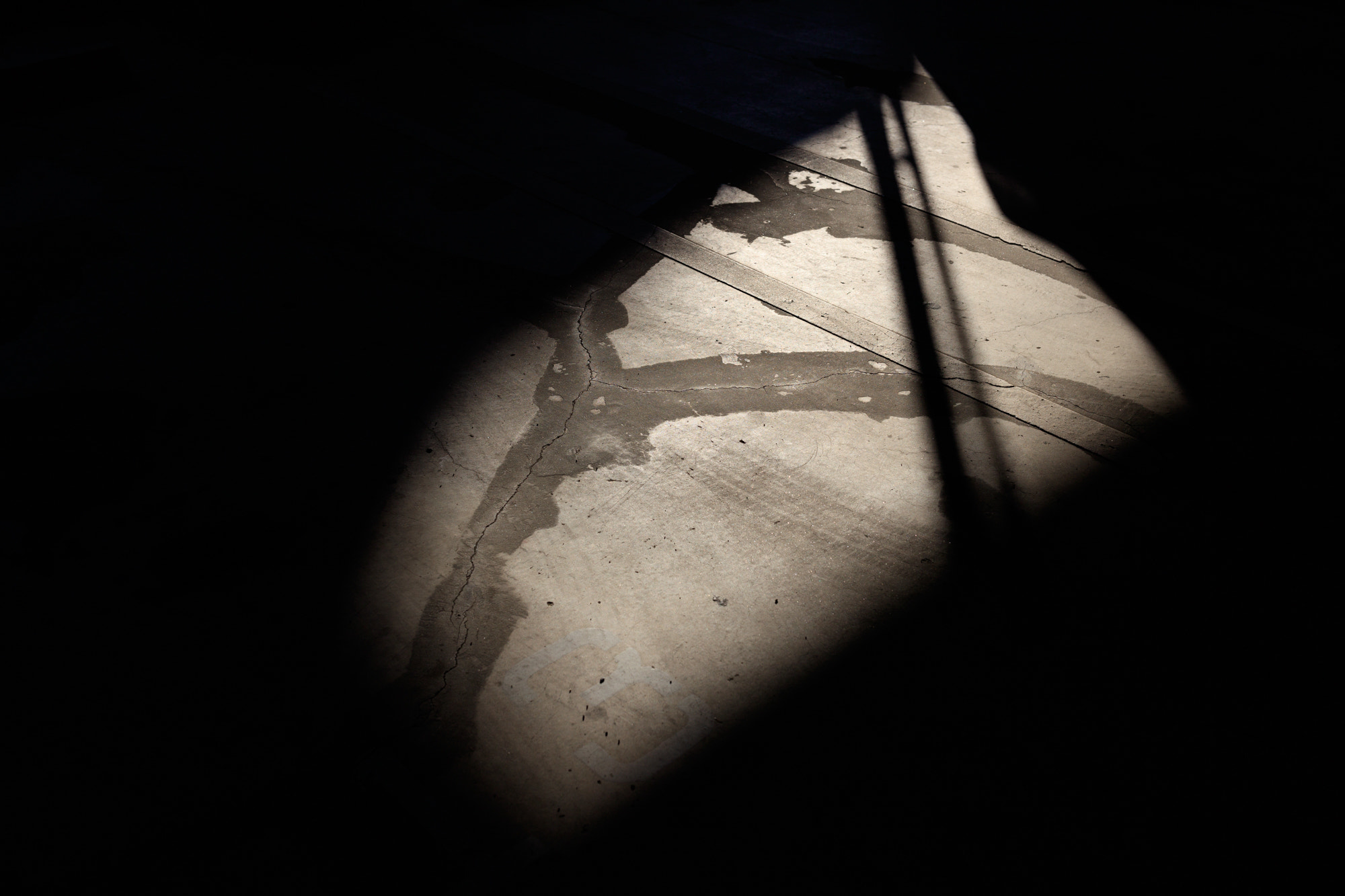 Canon EF 35mm F1.4L II USM sample photo. Crack photography