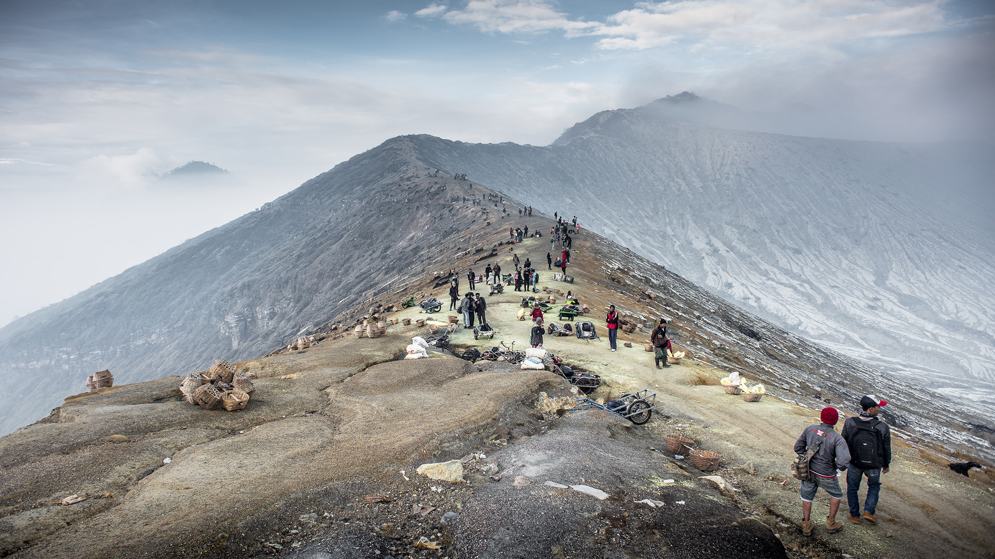 Nikon D600 + Nikon AF Nikkor 20mm F2.8D sample photo. Crater photography