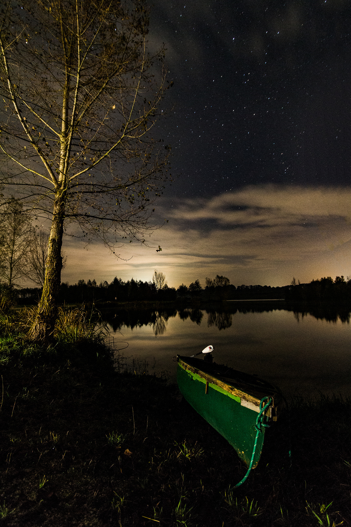 Canon EF-S 10-22mm F3.5-4.5 USM sample photo. Stranded boat photography