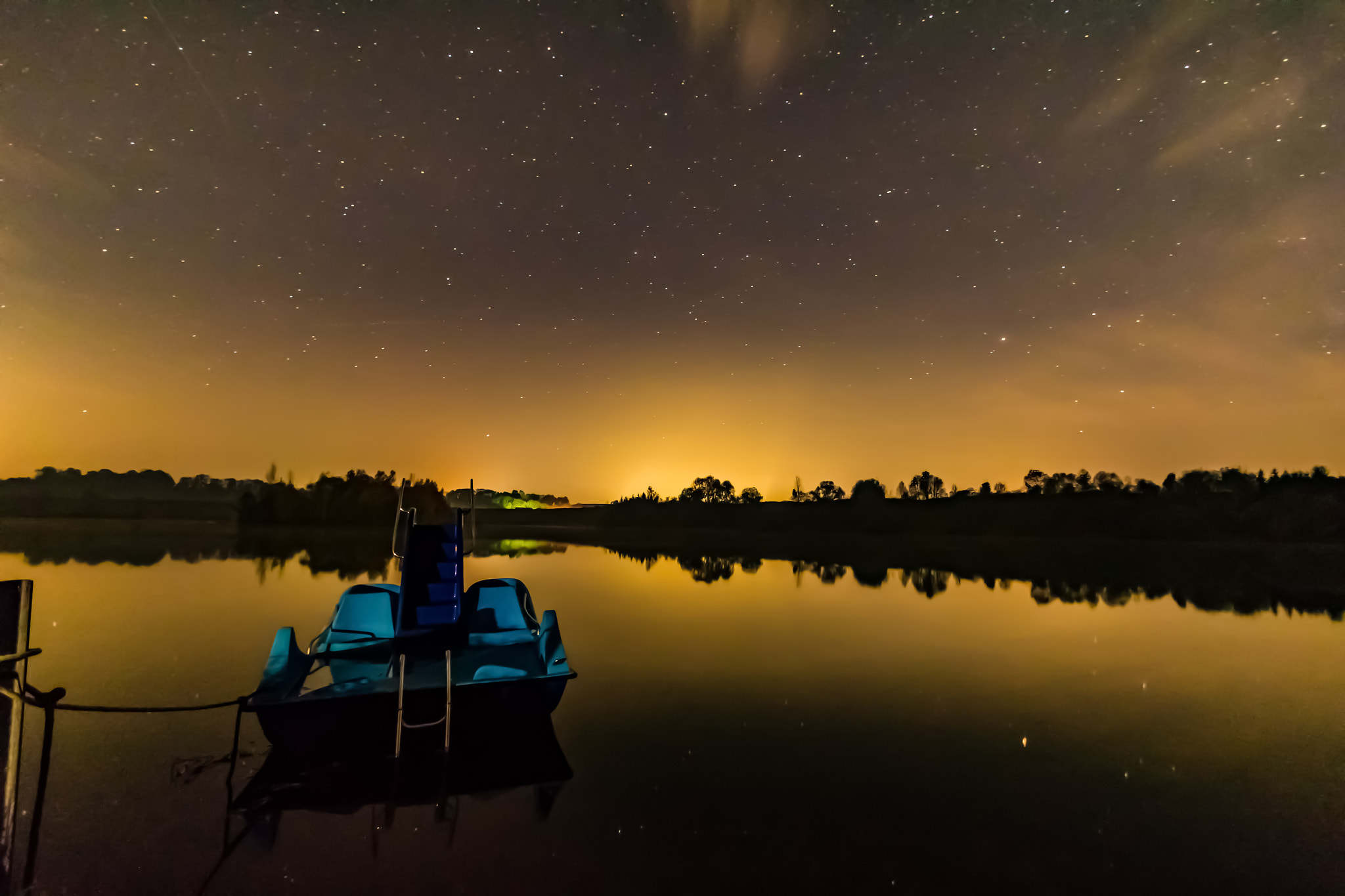 Canon EF-S 10-22mm F3.5-4.5 USM sample photo. Boat resting at night photography