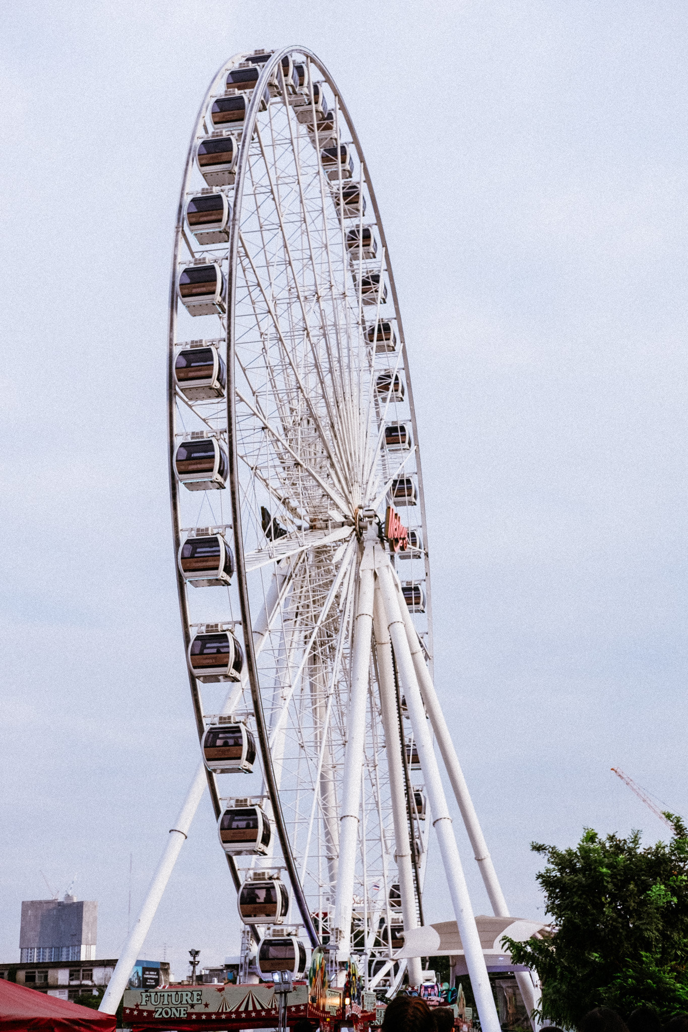 Fujifilm X-E2 + Fujifilm XF 35mm F2 R WR sample photo. Ferris wheel at asiatique photography