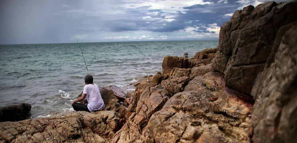 Canon EOS 5DS + Canon EF 24mm f/1.4L sample photo. By the sea photography