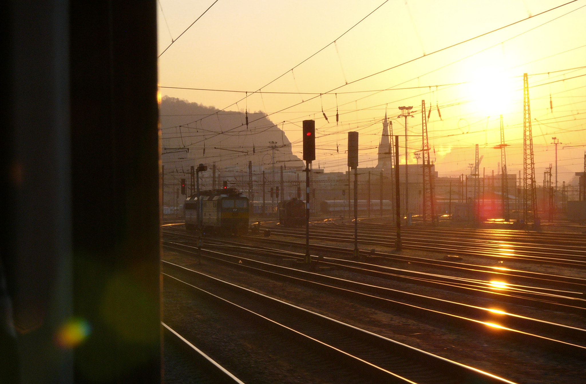 Leica DIGILUX 2 sample photo. A train-journey photography