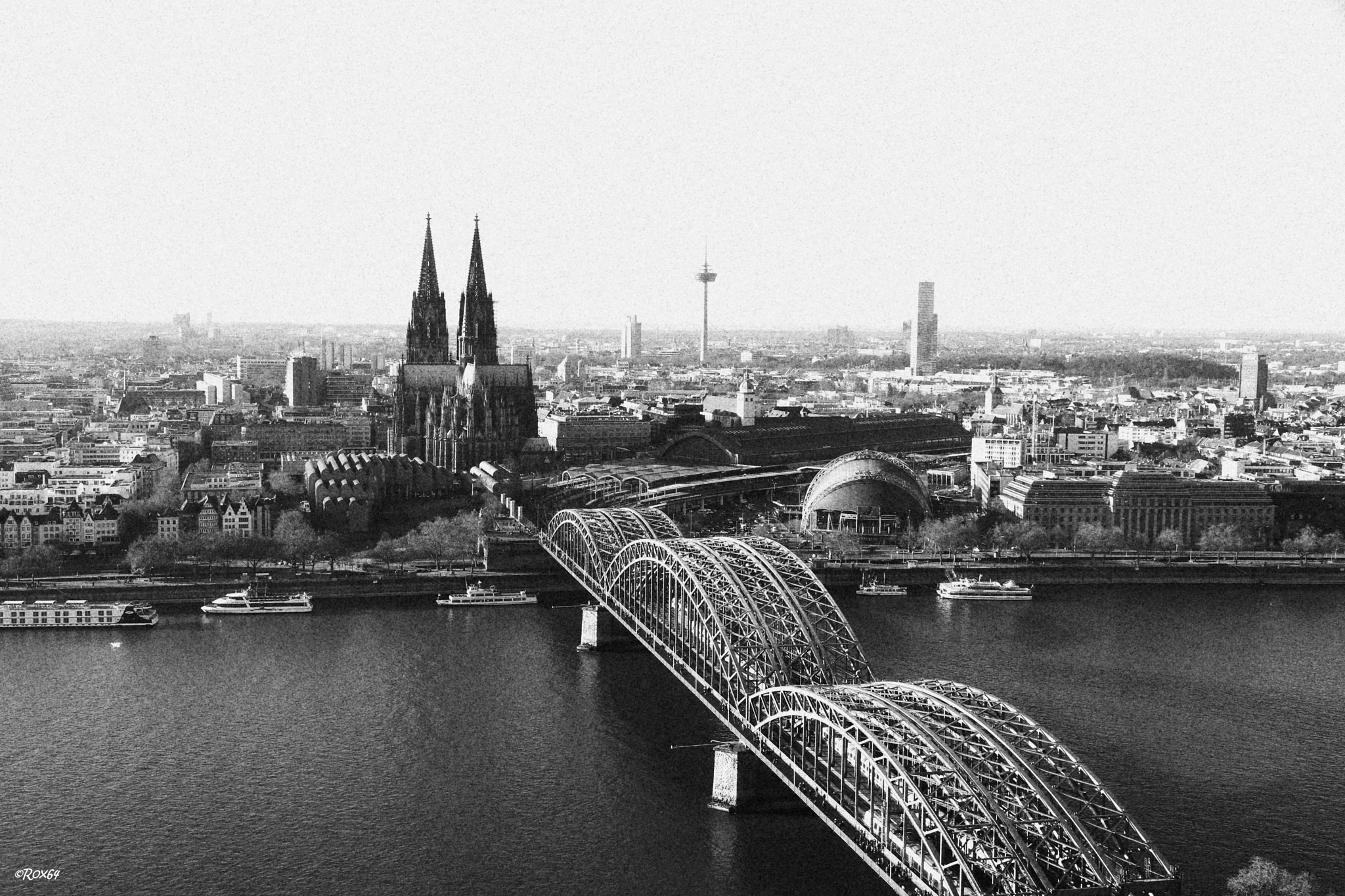 Canon EOS 80D + Canon EF-S 15-85mm F3.5-5.6 IS USM sample photo. Köln panorama photography