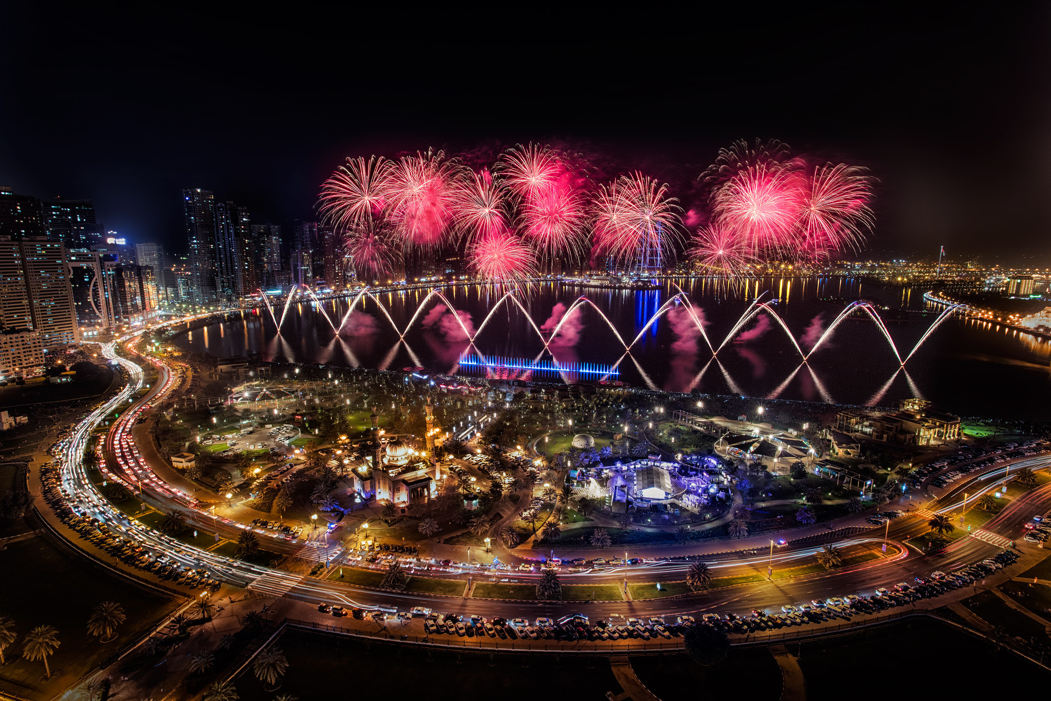 Canon EOS 5DS + Canon EF 17-40mm F4L USM sample photo. Nw year fireworks from sharjah photography