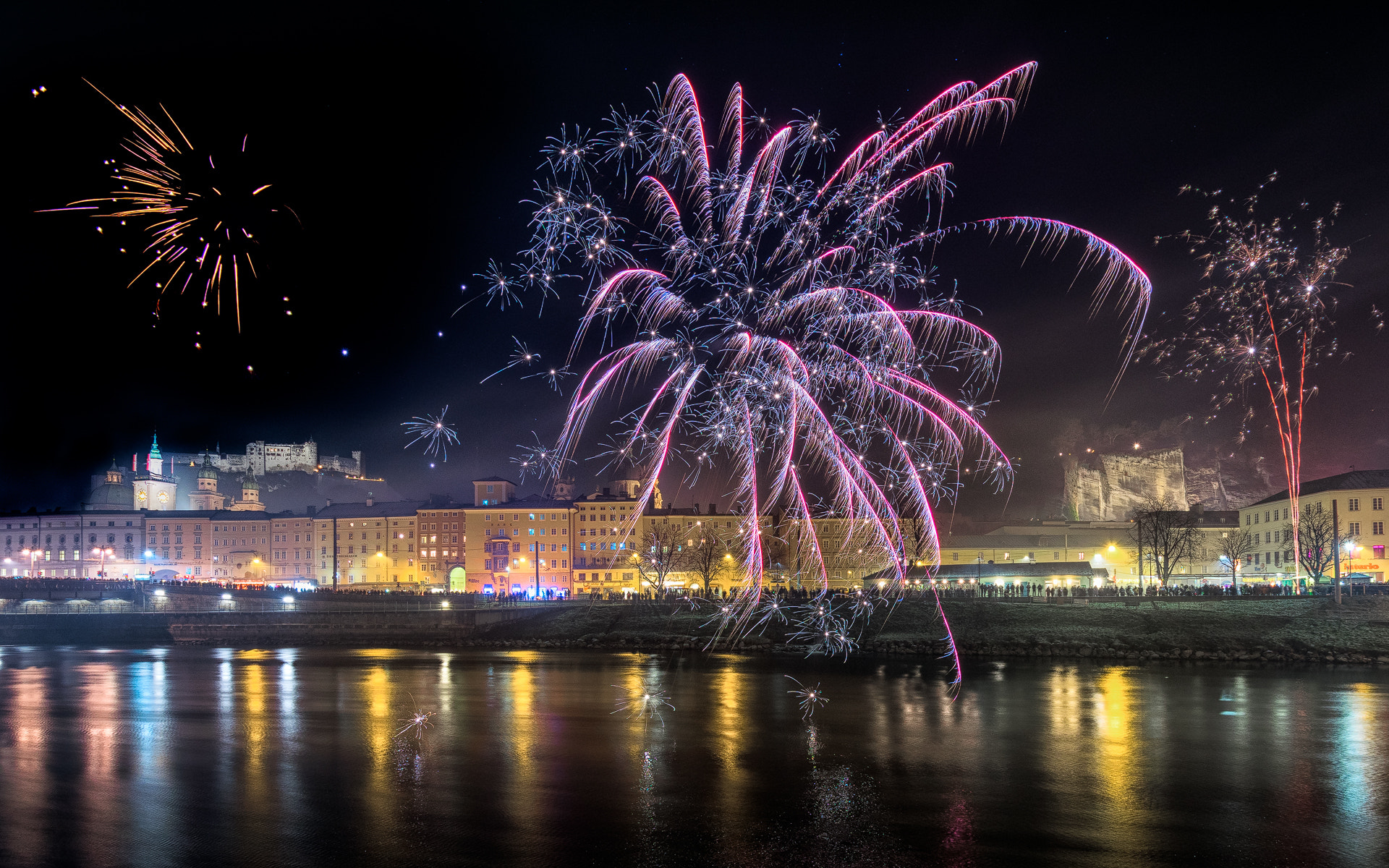 Nikon D5300 + Nikon AF-S DX Nikkor 10-24mm F3-5-4.5G ED sample photo. Neujahr in salzburg photography