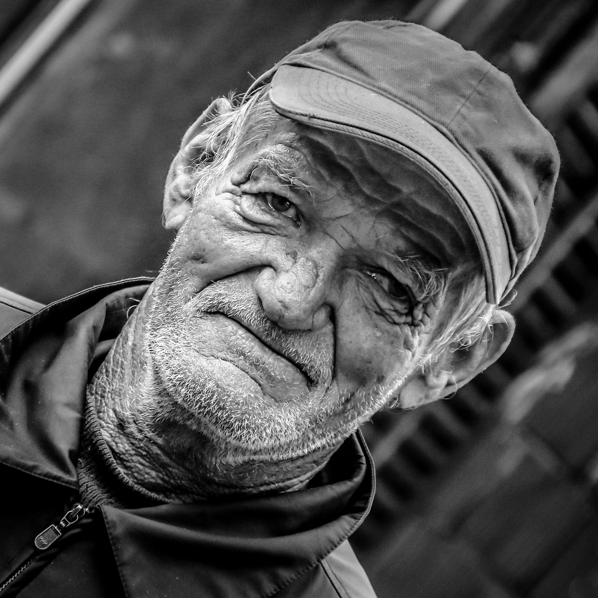 Sigma 18-200mm f/3.5-6.3 DC OS sample photo. Old man photography