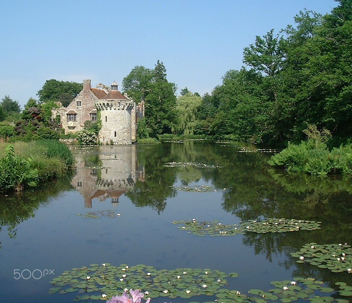 Fujifilm MX-1700ZOOM sample photo. Scotney castle photography