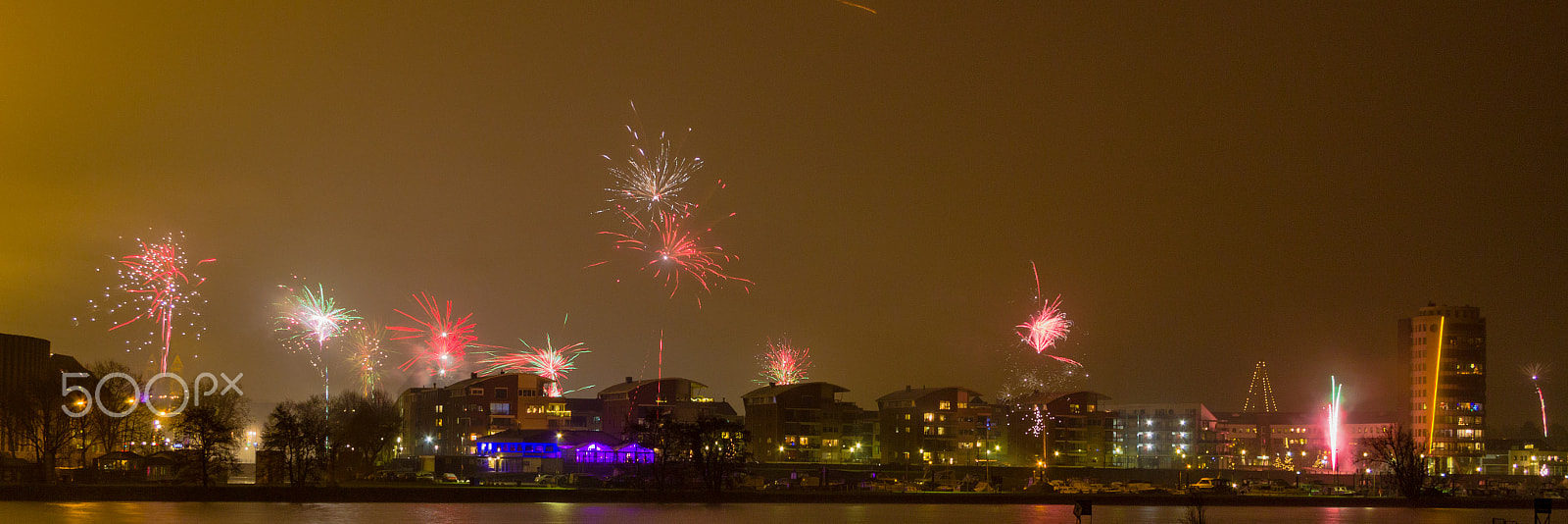 Canon EF-S 18-55mm F3.5-5.6 II sample photo. Fireworks in roermond photography