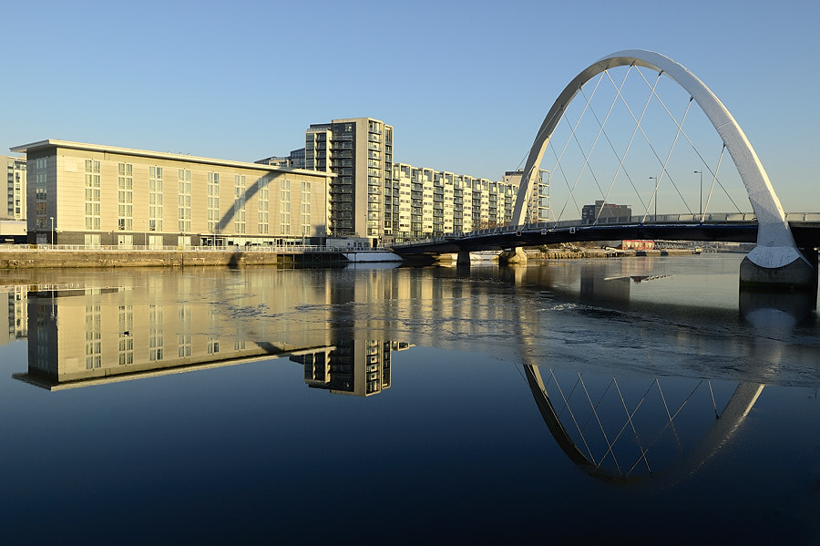 Nikon D200 sample photo. Finnieston bridge and partially frozen clyde photography