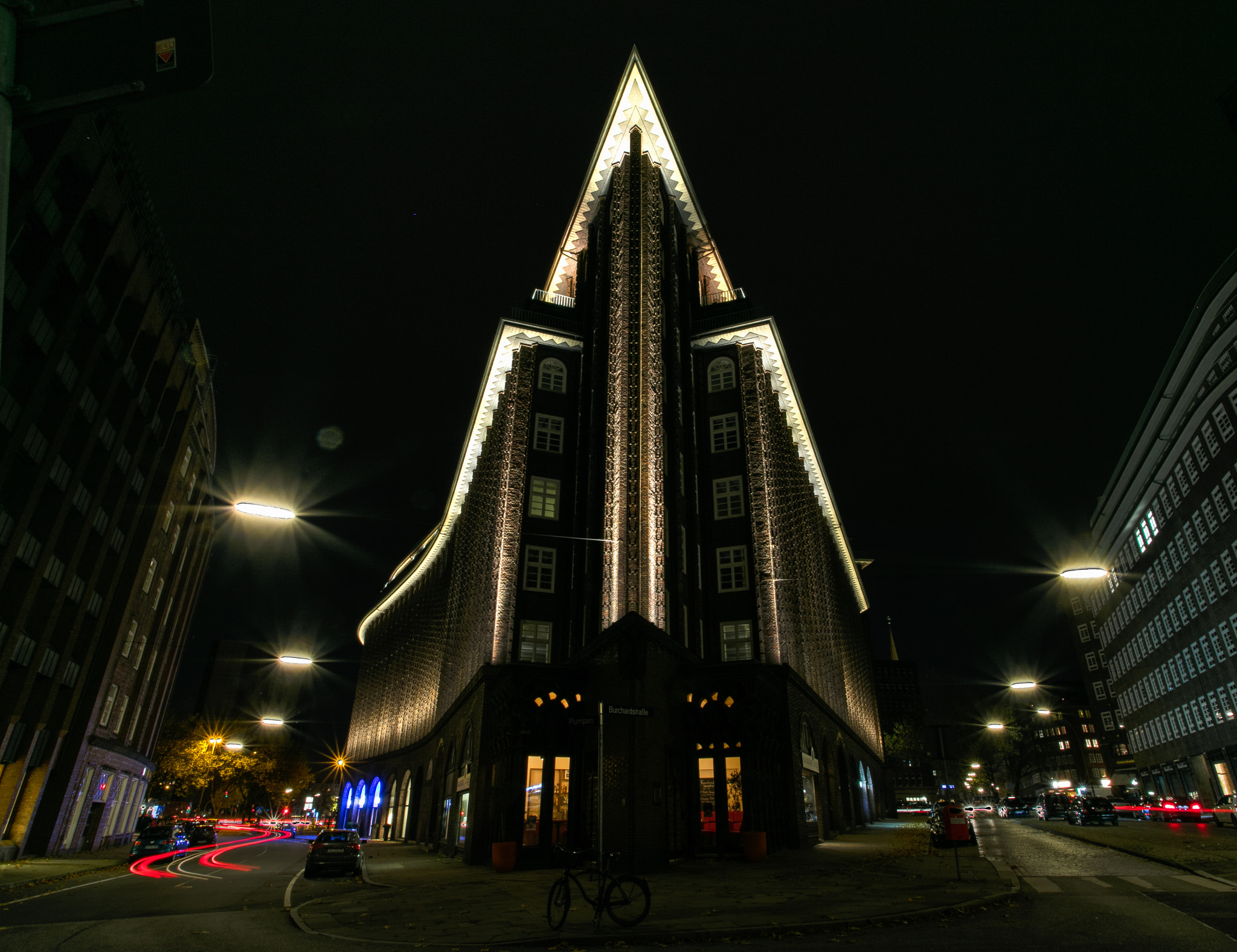 Canon EOS 5DS R + Canon EF 17-40mm F4L USM sample photo. Chilehaus in hamburg photography