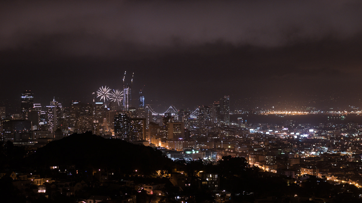 Panasonic Lumix DMC-GM5 + Panasonic Lumix G 42.5mm F1.7 ASPH Power OIS sample photo. San francisco's new year's eve fireworks photography