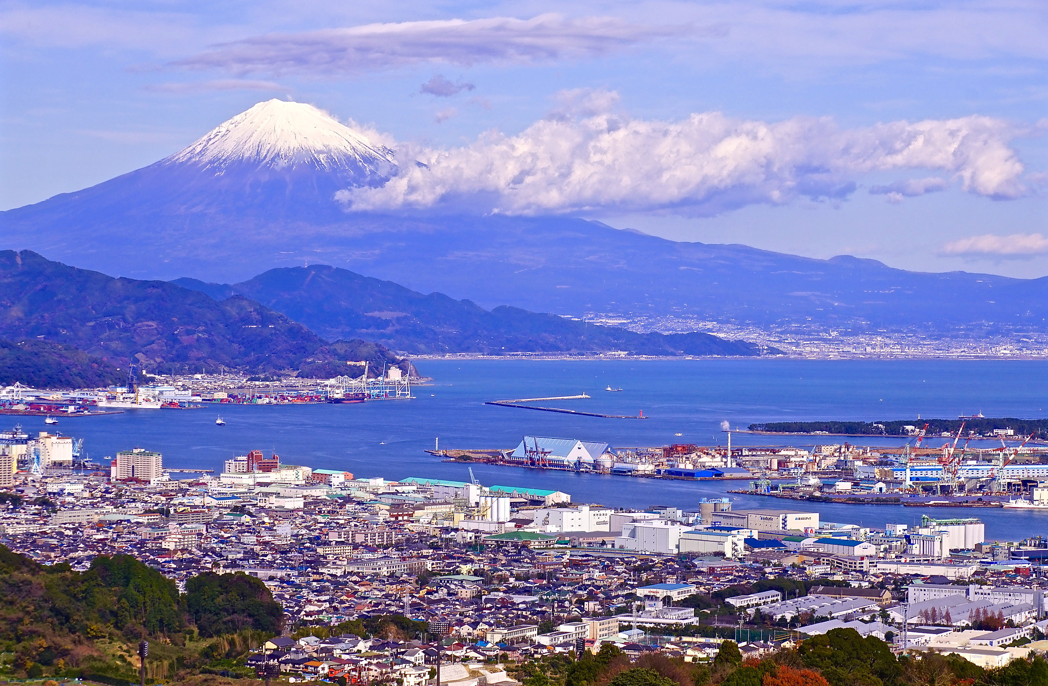 Sony DT 18-250mm F3.5-6.3 sample photo. Coastal fuji photography