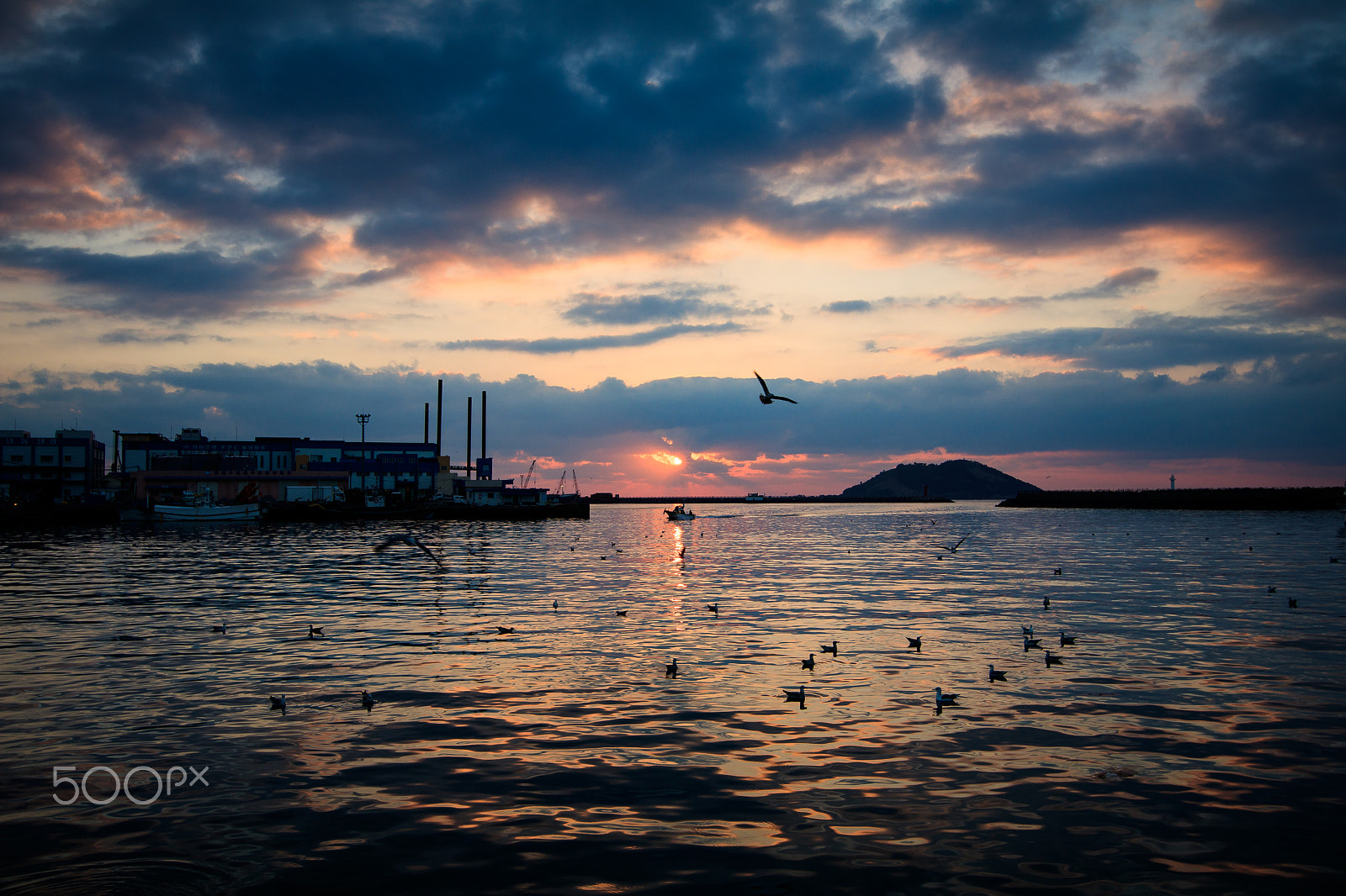 Canon EOS 80D + Tokina AT-X 11-20 F2.8 PRO DX Aspherical 11-20mm f/2.8 sample photo. My hometown sunset photography