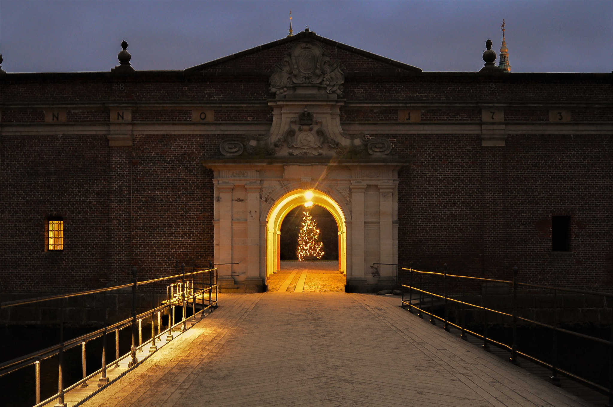 Nikon 1 Nikkor 11-27.5mm F3.5-5.6 sample photo. The gate... photography