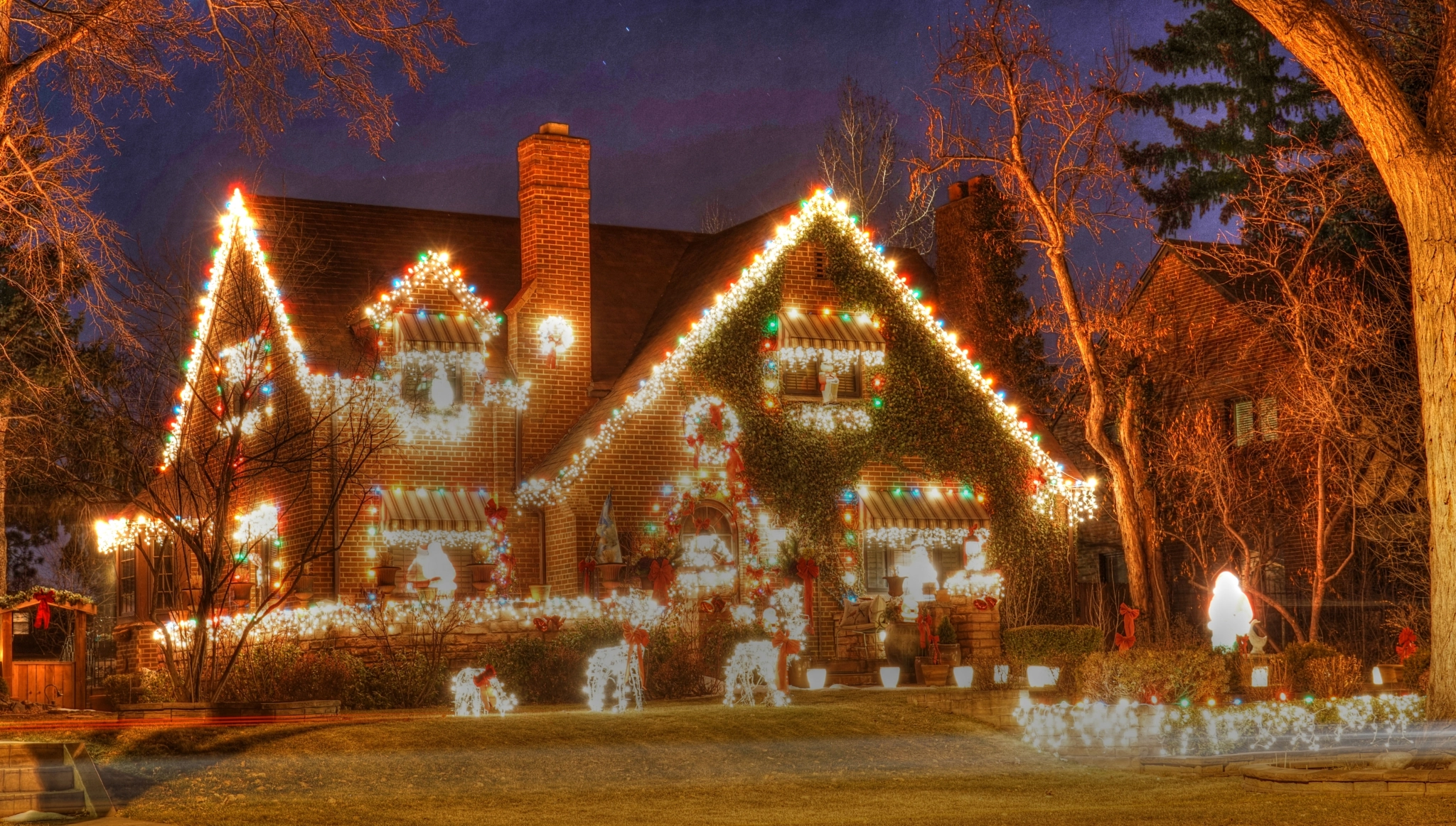 Sony FE 28-70mm F3.5-5.6 OSS sample photo. House of lights p photography