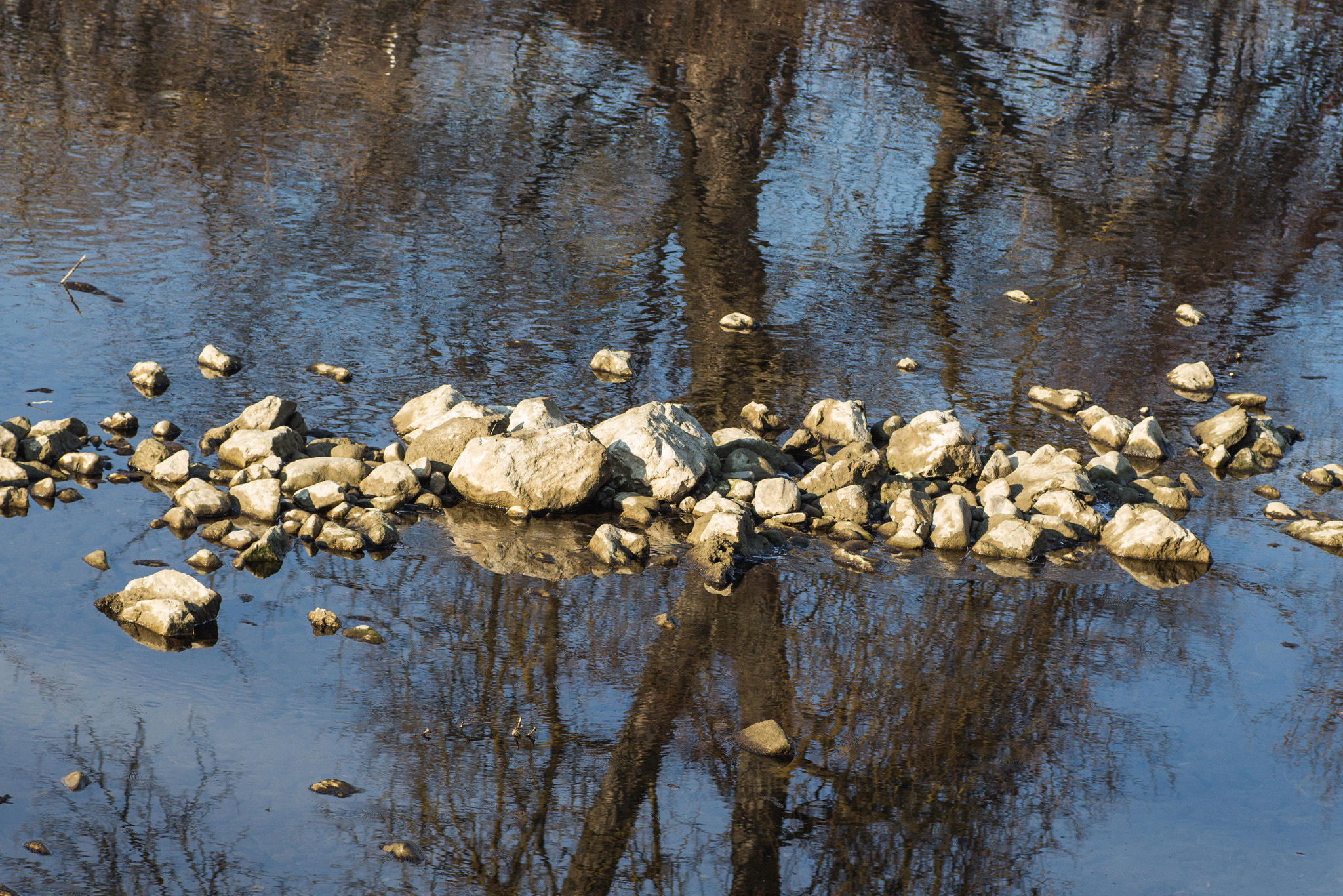 Canon EOS 700D (EOS Rebel T5i / EOS Kiss X7i) sample photo. Stones in water photography