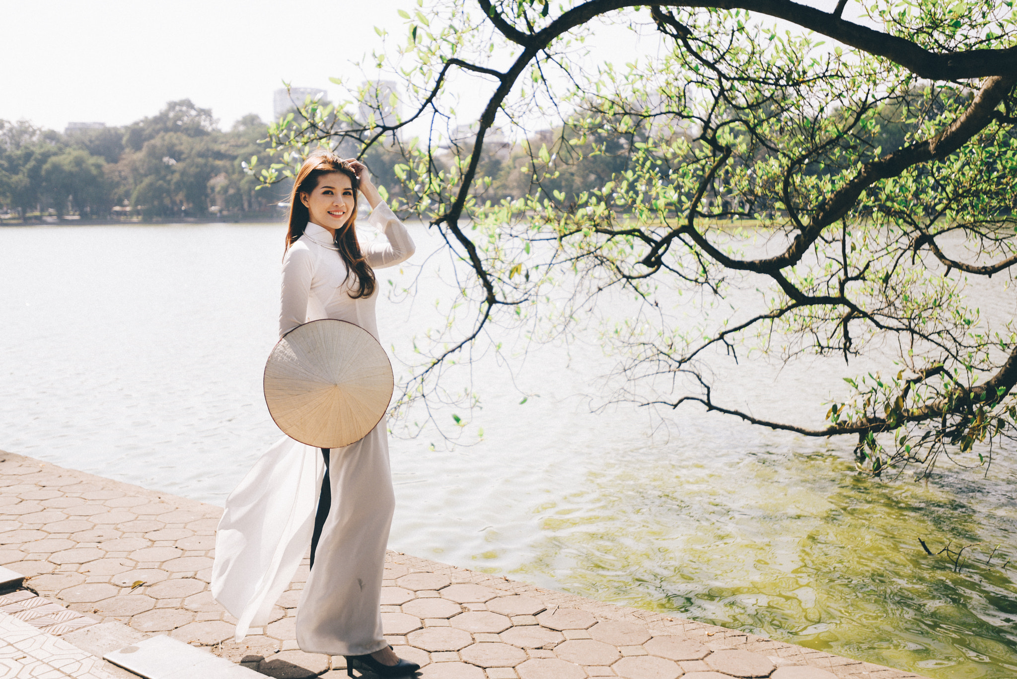 Nikon AF-S Nikkor 17-35mm F2.8D ED-IF sample photo. Vietnamese traditional girl photography