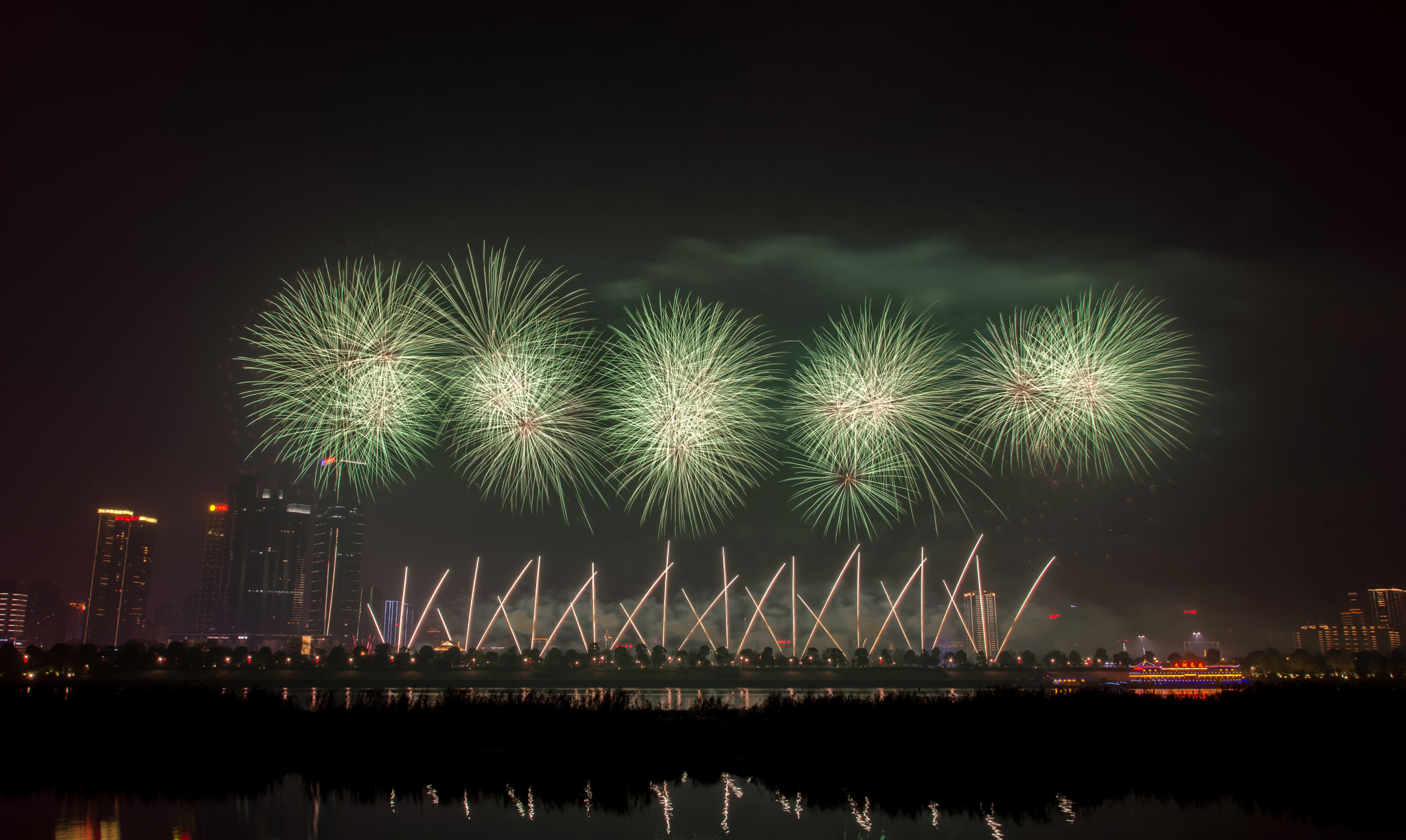 Nikon D7200 + Tamron SP AF 10-24mm F3.5-4.5 Di II LD Aspherical (IF) sample photo. New year fireworks show photography