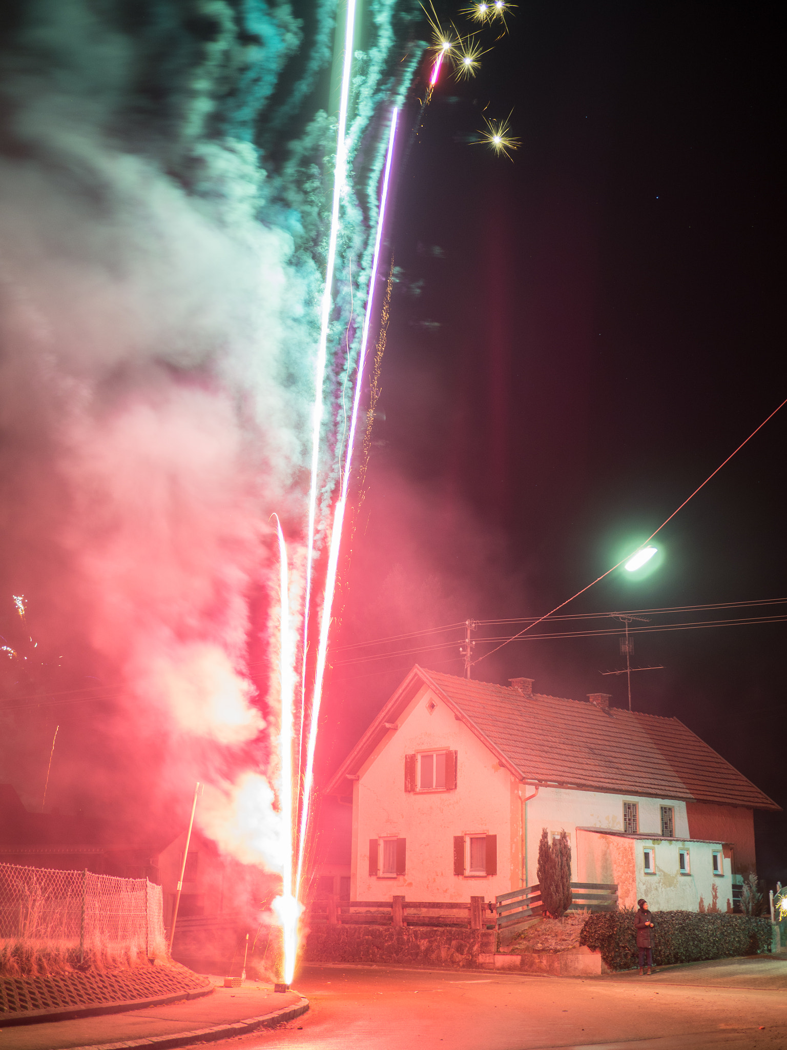 Olympus OM-D E-M10 + Panasonic Lumix G 20mm F1.7 ASPH sample photo. Fireworks photography