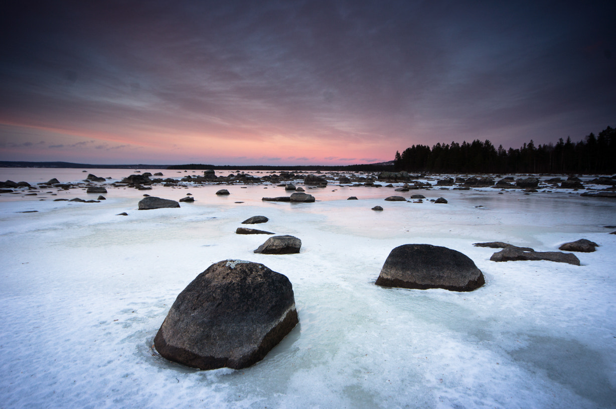 Minolta AF 28-80mm F3.5-5.6 II sample photo. Frozen lake photography