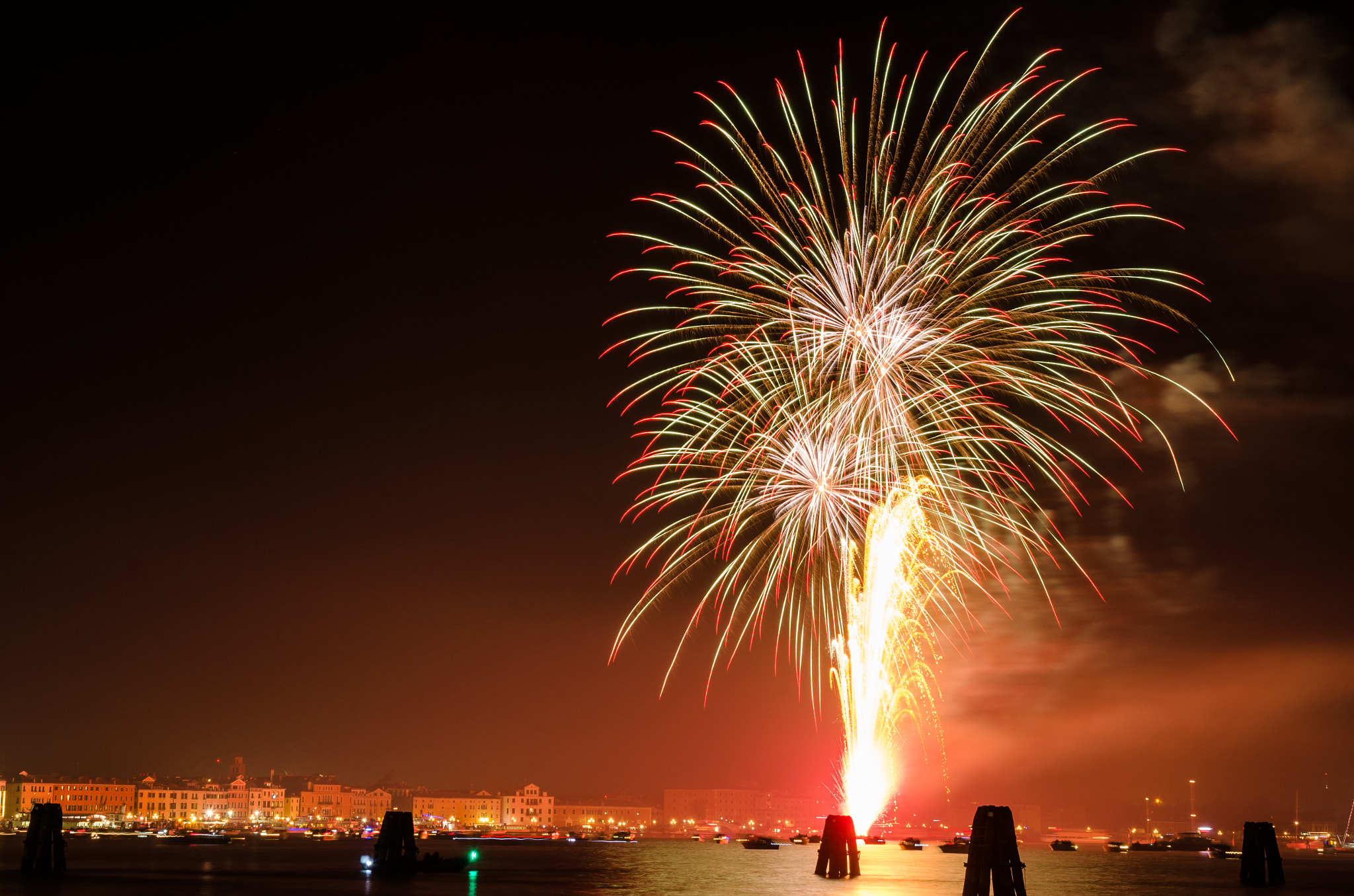 Nikon AF-S Nikkor 24-120mm F4G ED VR sample photo. New year's eve fireworks photography