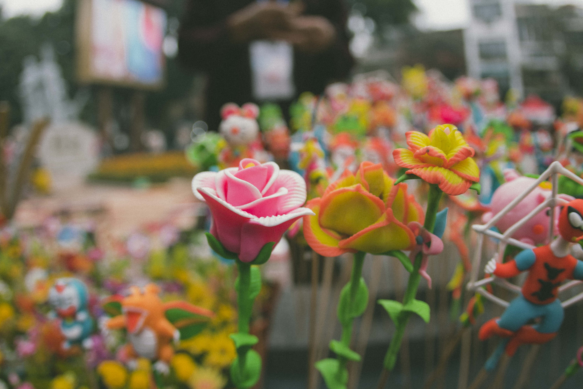 Canon EOS 750D (EOS Rebel T6i / EOS Kiss X8i) + Canon EF 15mm F2.8 Fisheye sample photo. "tò he" tradional toy photography