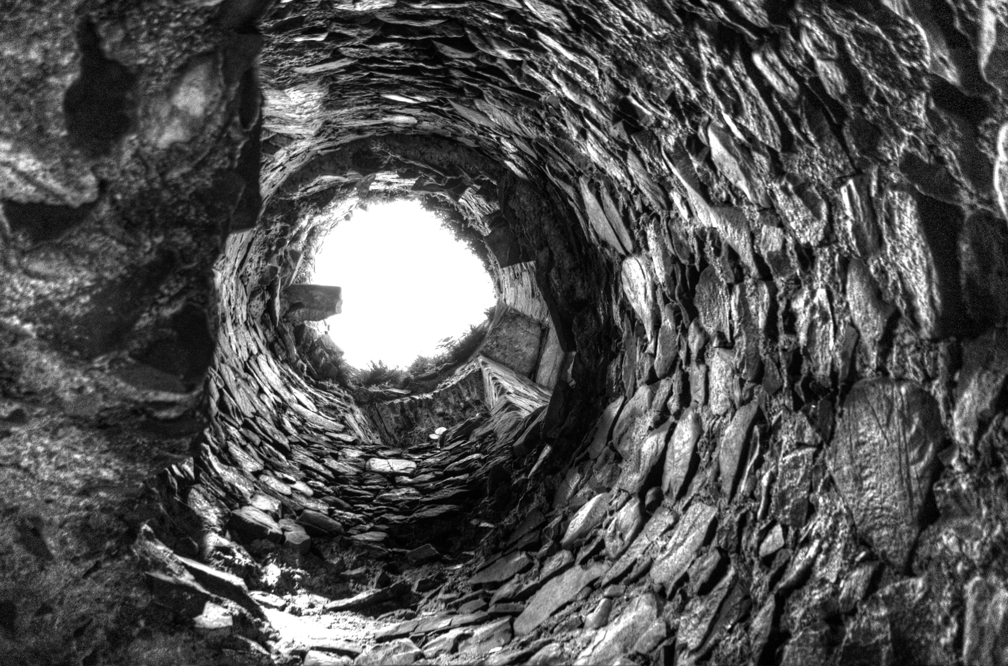 Samsung NX2000 sample photo. Inch abbey stairwell photography
