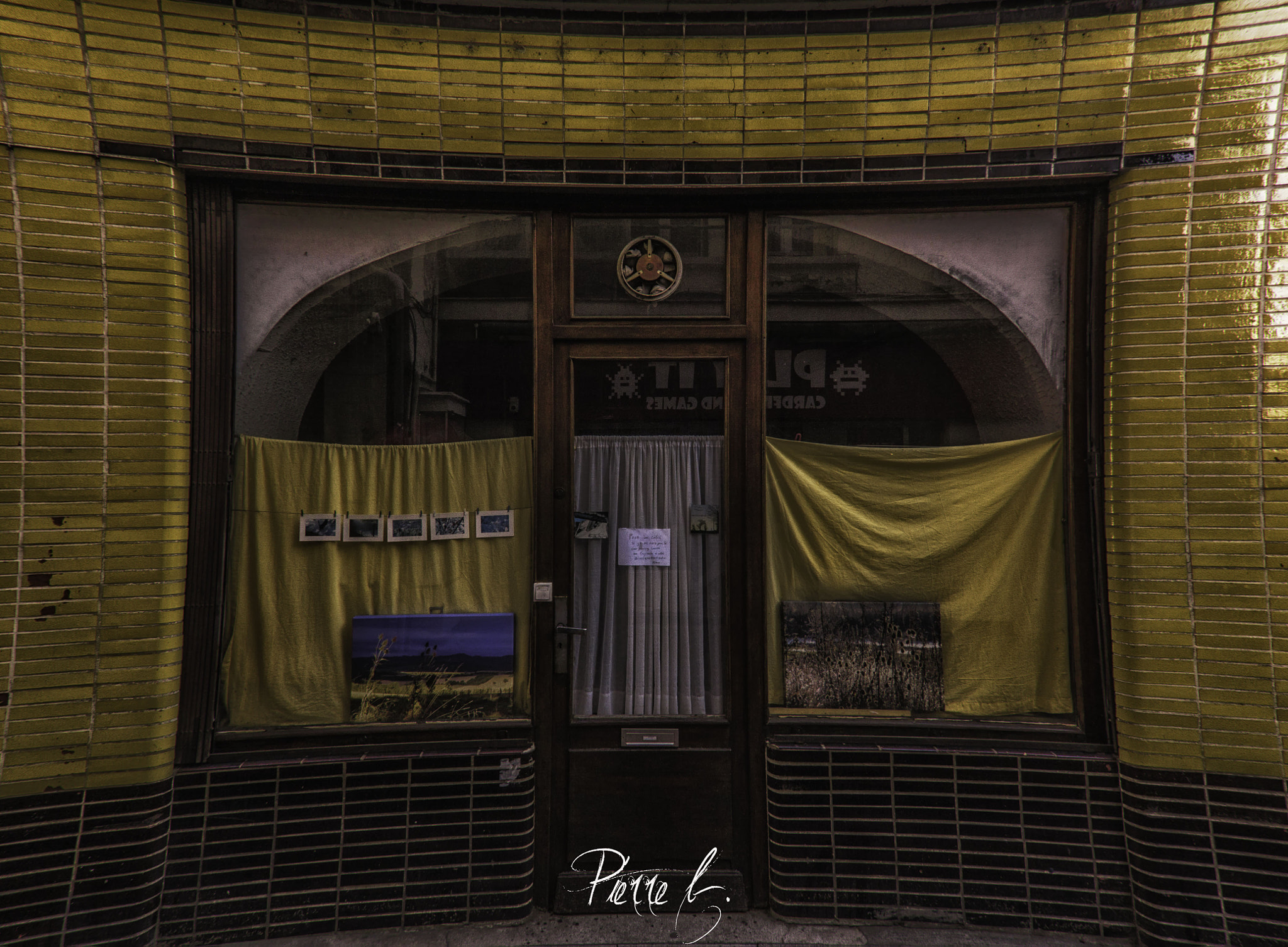 Canon EOS 50D sample photo. Yellow window photography