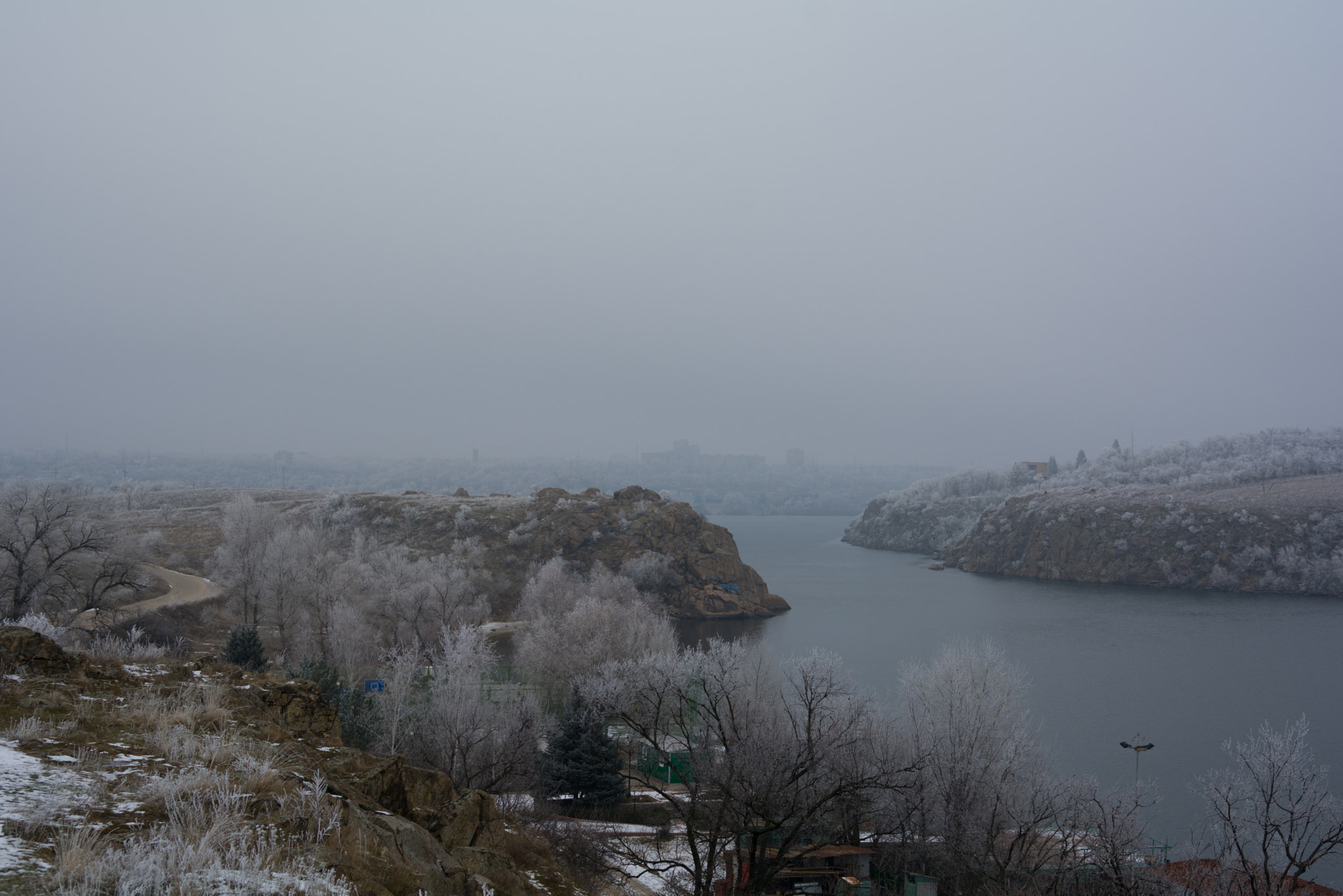 AF Zoom-Nikkor 28-70mm f/3.5-4.5D sample photo. Winter walking photography
