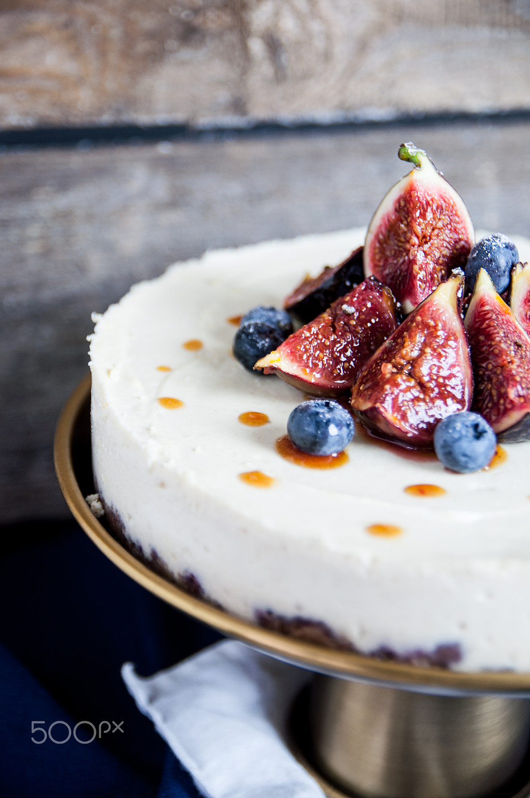 Nikon D5000 sample photo. Cinnamon cheesecake with figs photography