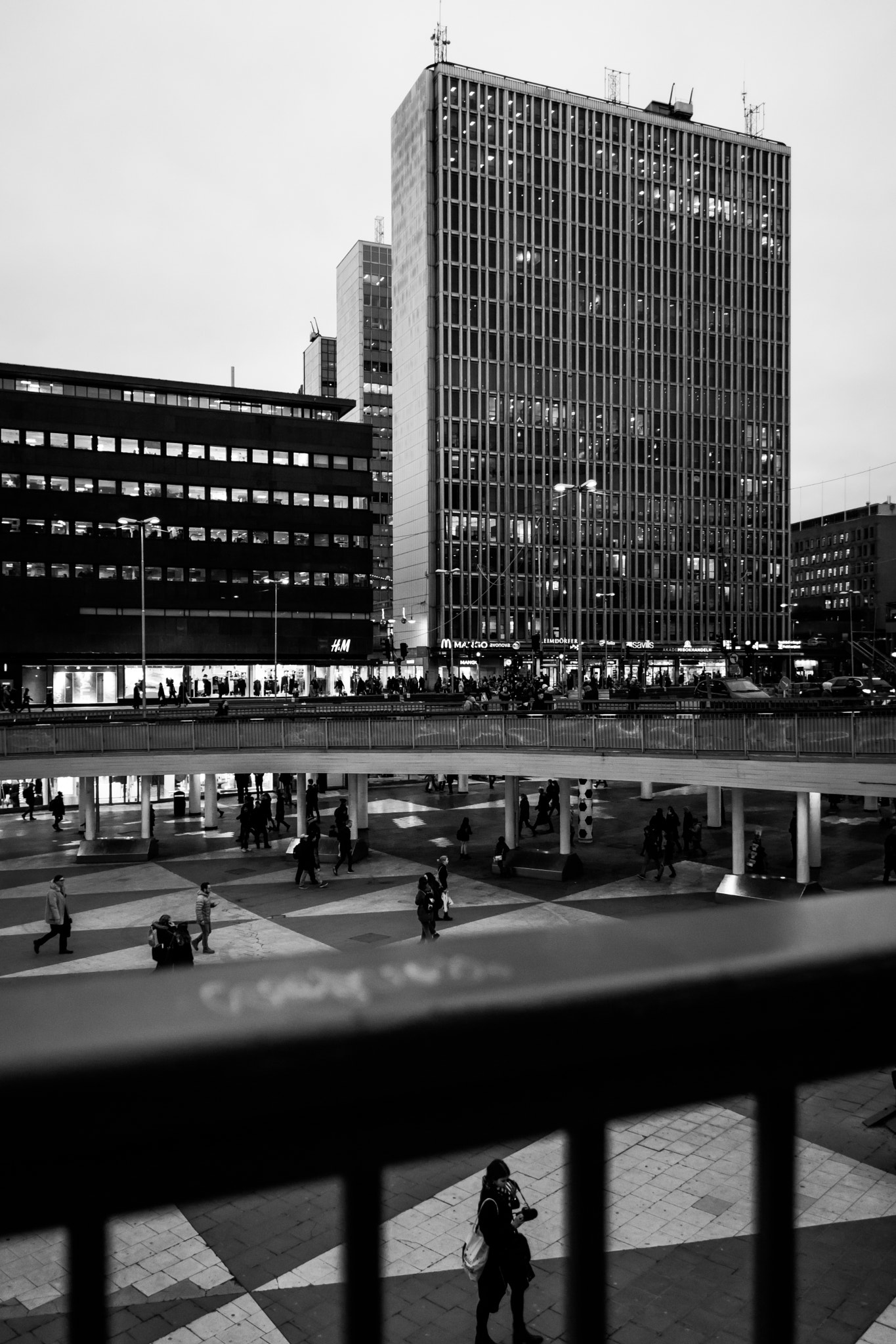 Canon EOS M3 + Canon EF-S 17-55mm F2.8 IS USM sample photo. Stockholm - sergels torg photography
