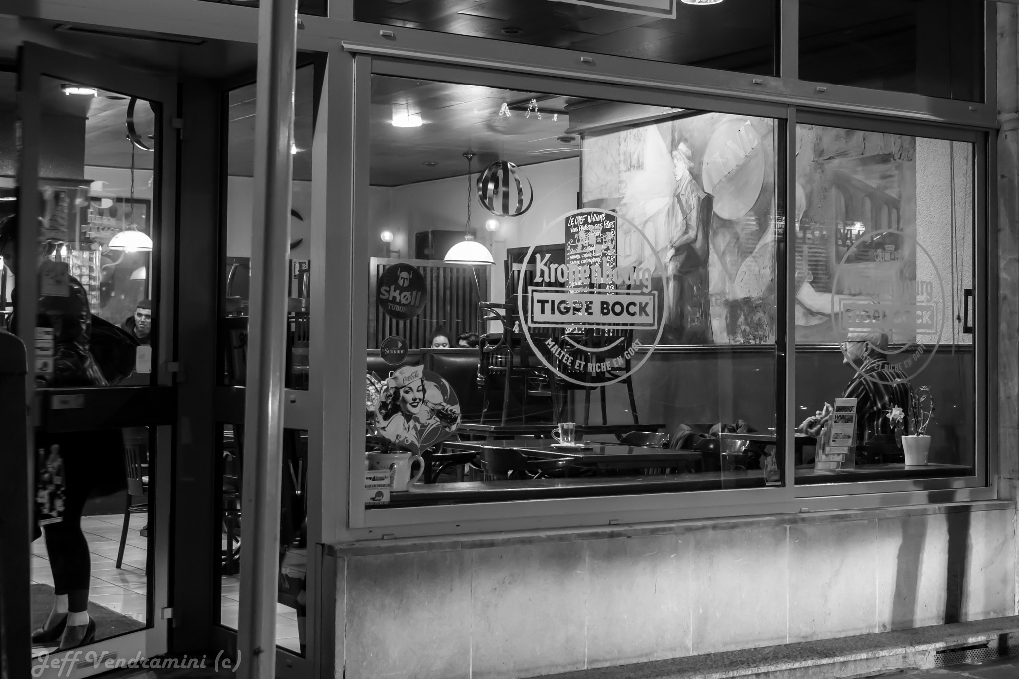 Nikon 1 AW1 sample photo. Bistrot by night, metz photography