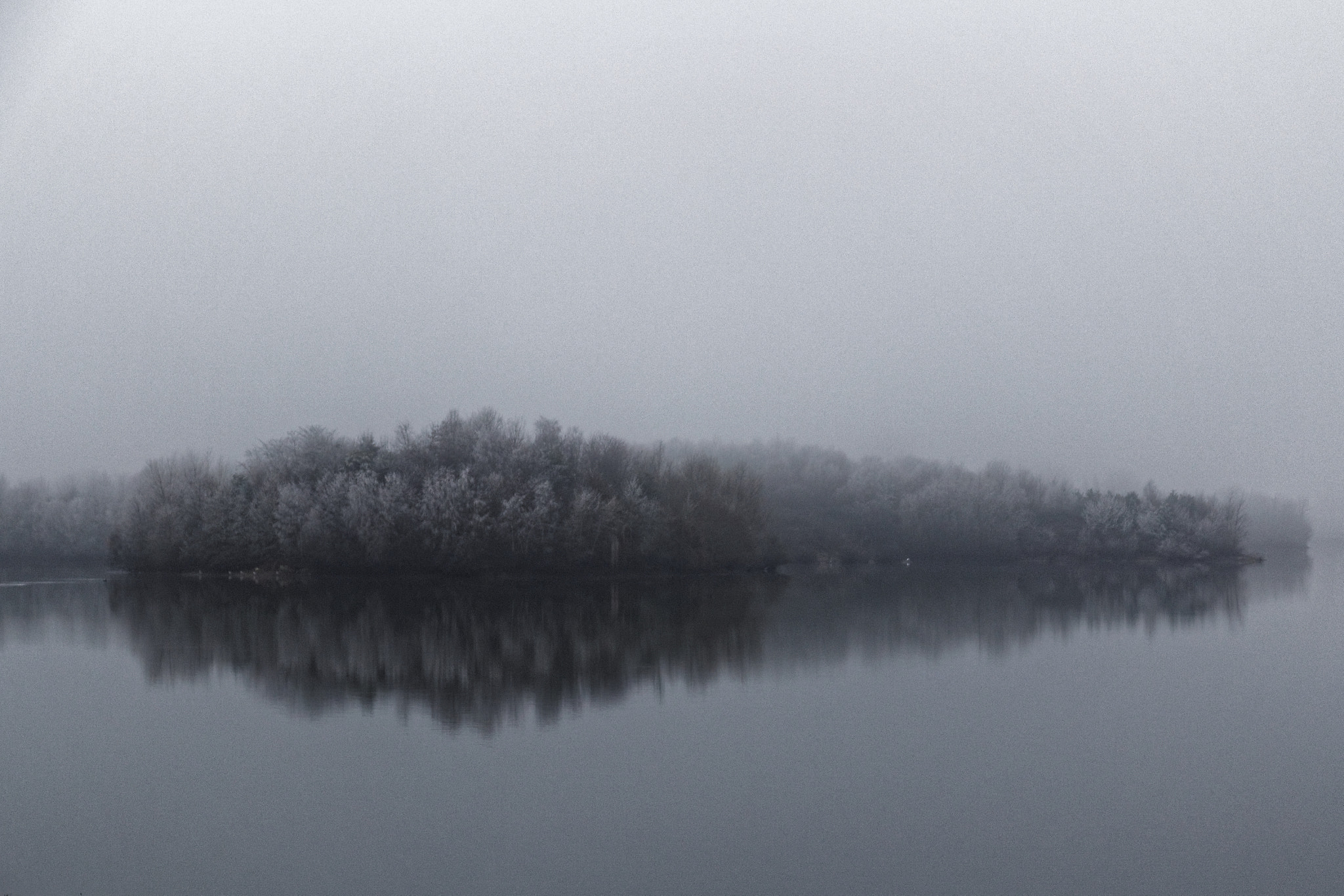 Sigma 17-70mm F2.8-4 DC Macro OS HSM sample photo. Le lac de virlay photography