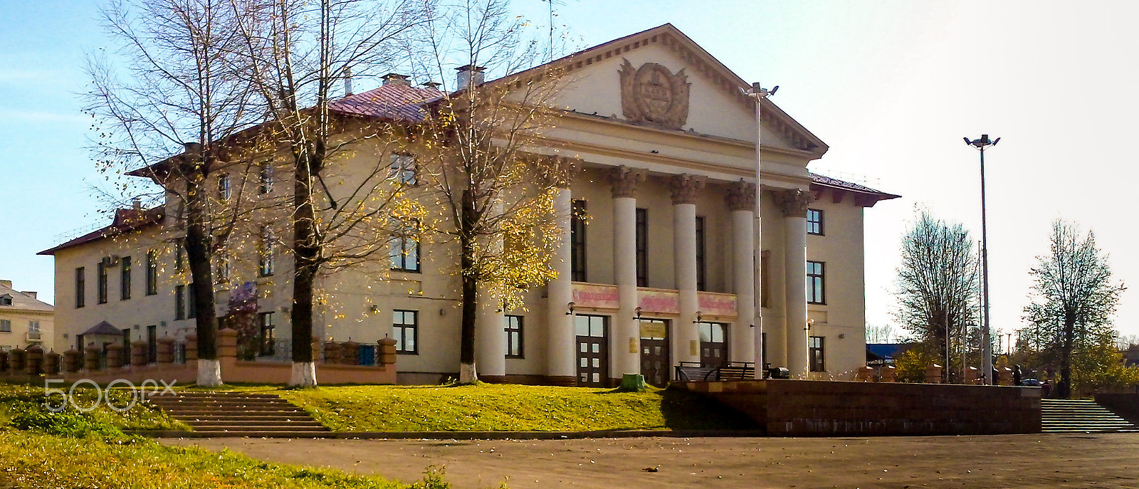 Kodak PLAYSPORT VIDEO CAMERA, ZX3 sample photo. The building is an old building with columns photography