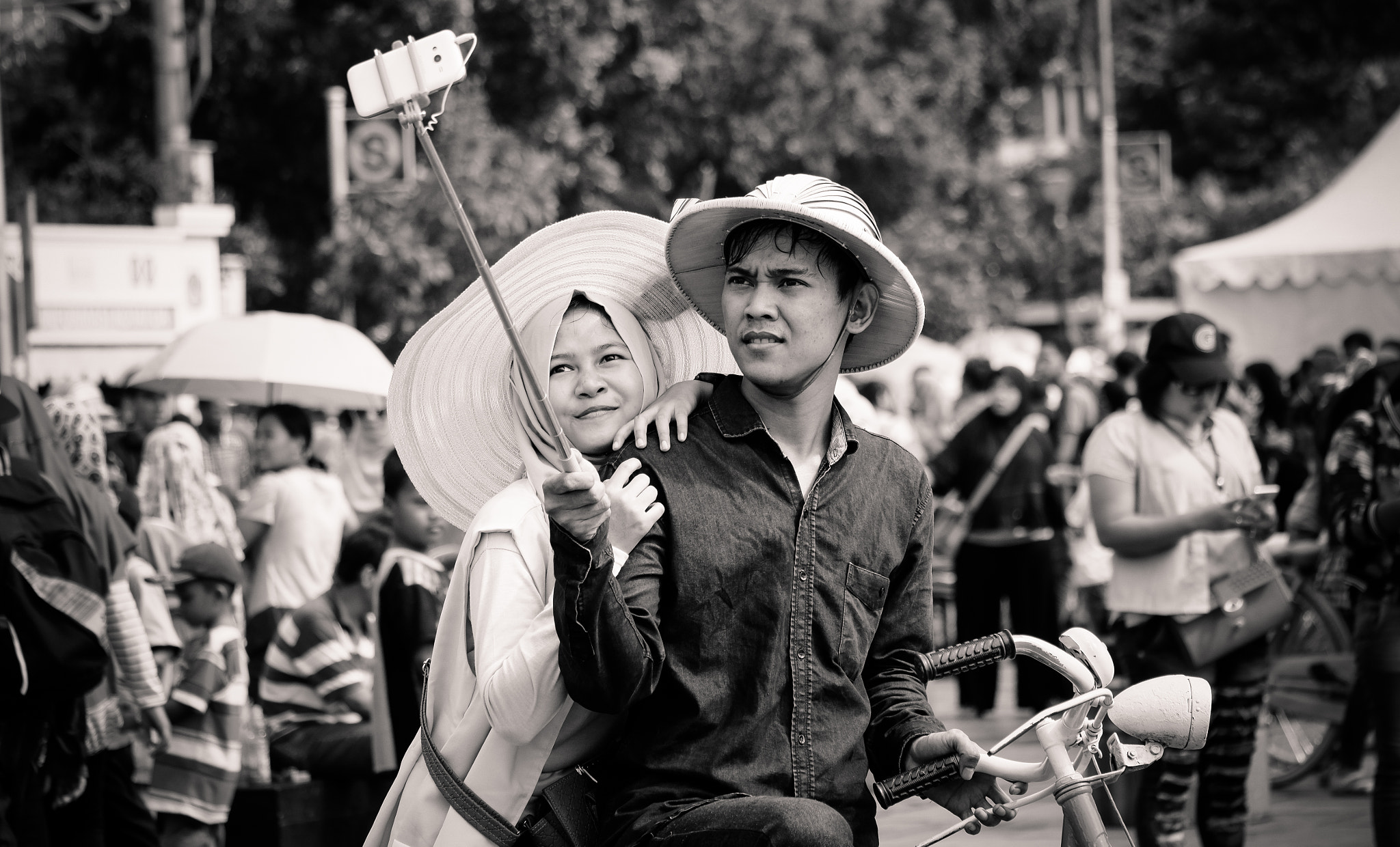 Fujifilm X-T10 + Fujifilm XC 50-230mm F4.5-6.7 OIS II sample photo. Neng ayo kita selfie-an dulu.. photography