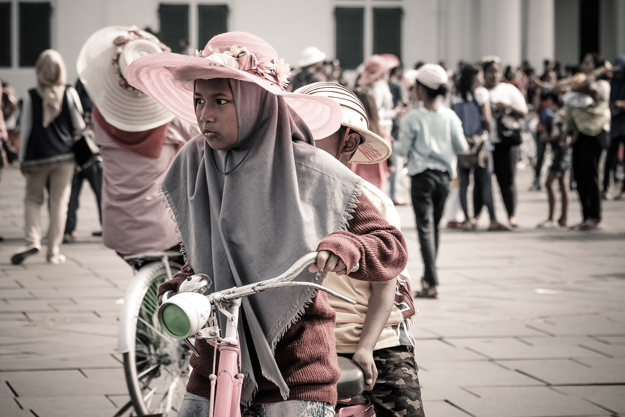 Fujifilm X-T10 + Fujifilm XC 50-230mm F4.5-6.7 OIS II sample photo. Little girl riding bicycle photography