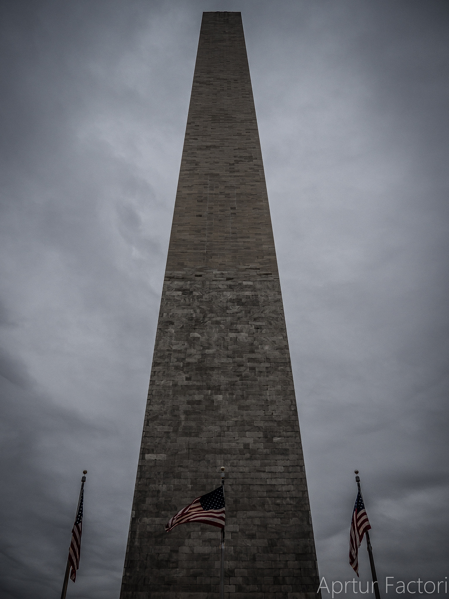 Olympus OM-D E-M10 II sample photo. American flags and washington mounment photography