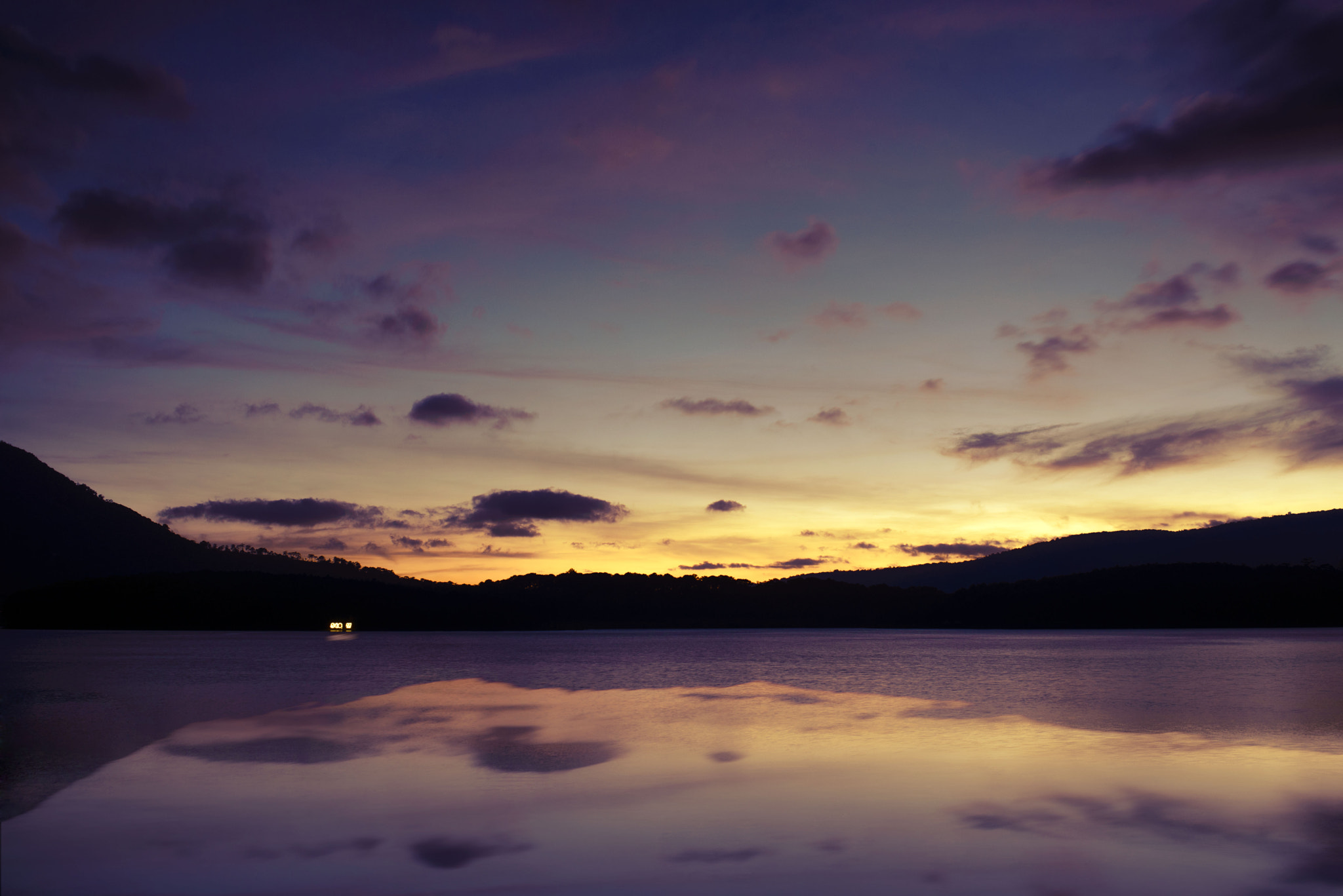 Nikon D610 + Nikon AF Nikkor 35mm F2D sample photo. Golden hour photography