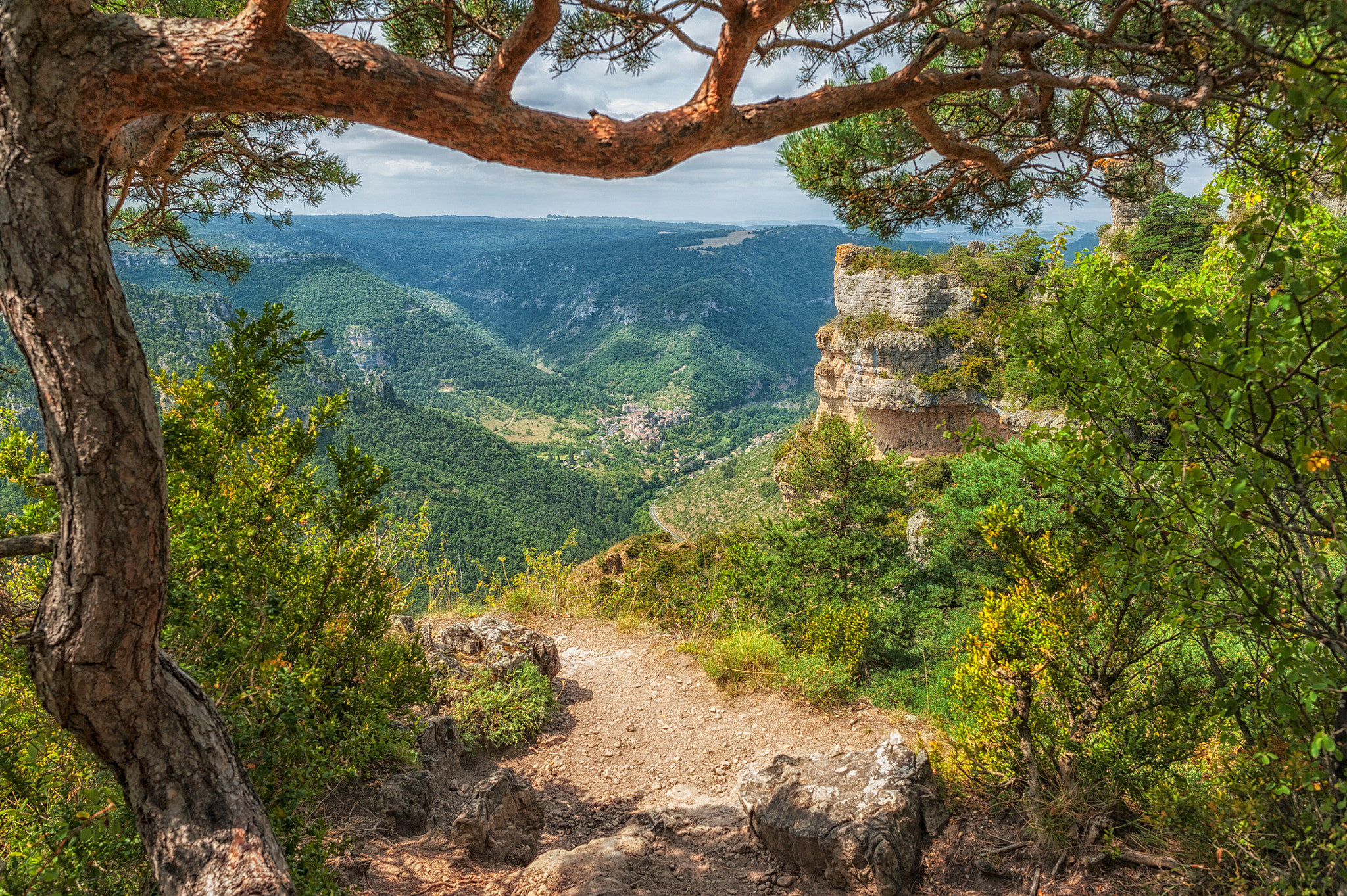 Nikon D700 + Nikon AF-S Nikkor 28mm F1.8G sample photo. Landscape photography