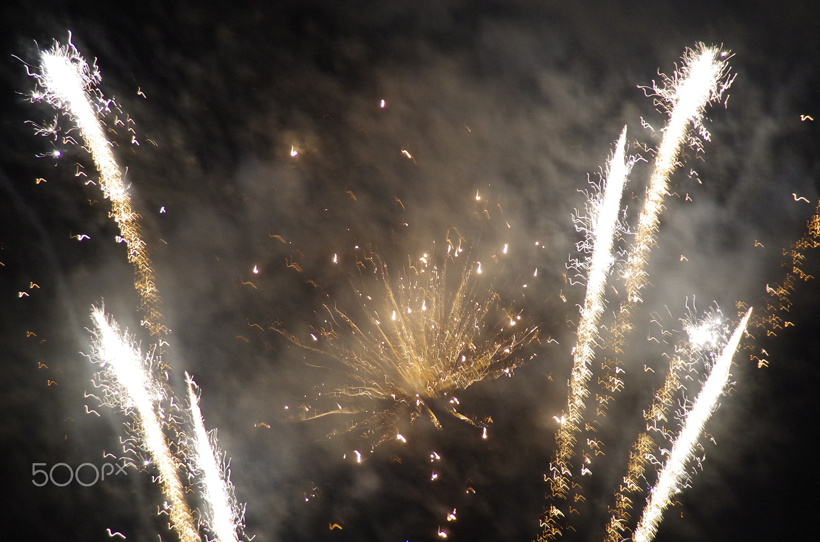 Tamron AF 18-200mm F3.5-6.3 XR Di II LD Aspherical (IF) Macro sample photo. Happy new year !! photography