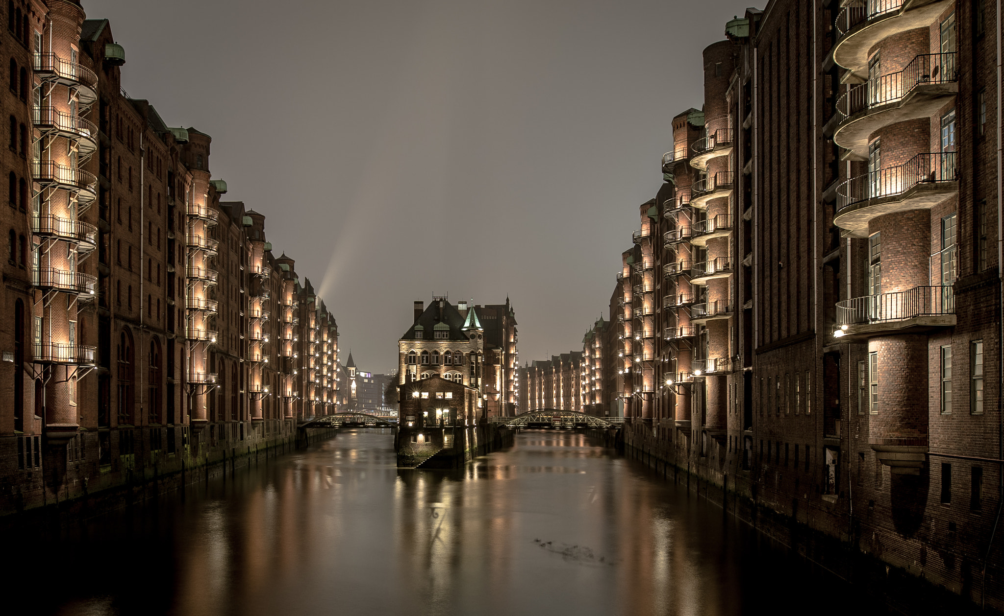 Sigma 20mm F1.4 DG HSM Art sample photo. Hamburg speicherstadt silvester 2016/2017 photography