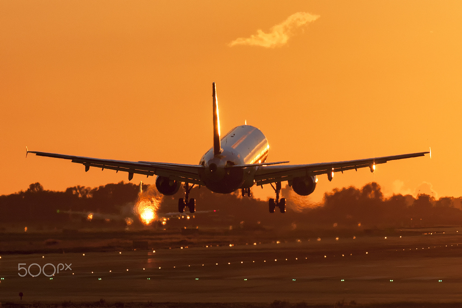 Nikon AF-S Nikkor 300mm F2.8G ED-IF VR sample photo. A321 at sunset photography