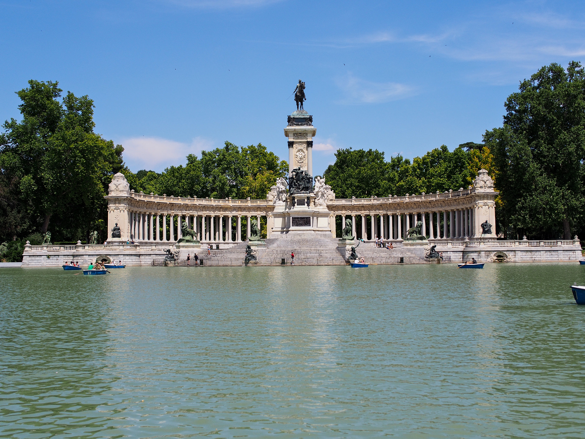 Olympus PEN E-P5 + Panasonic Leica DG Summilux 25mm F1.4 II ASPH sample photo. Madrid photography
