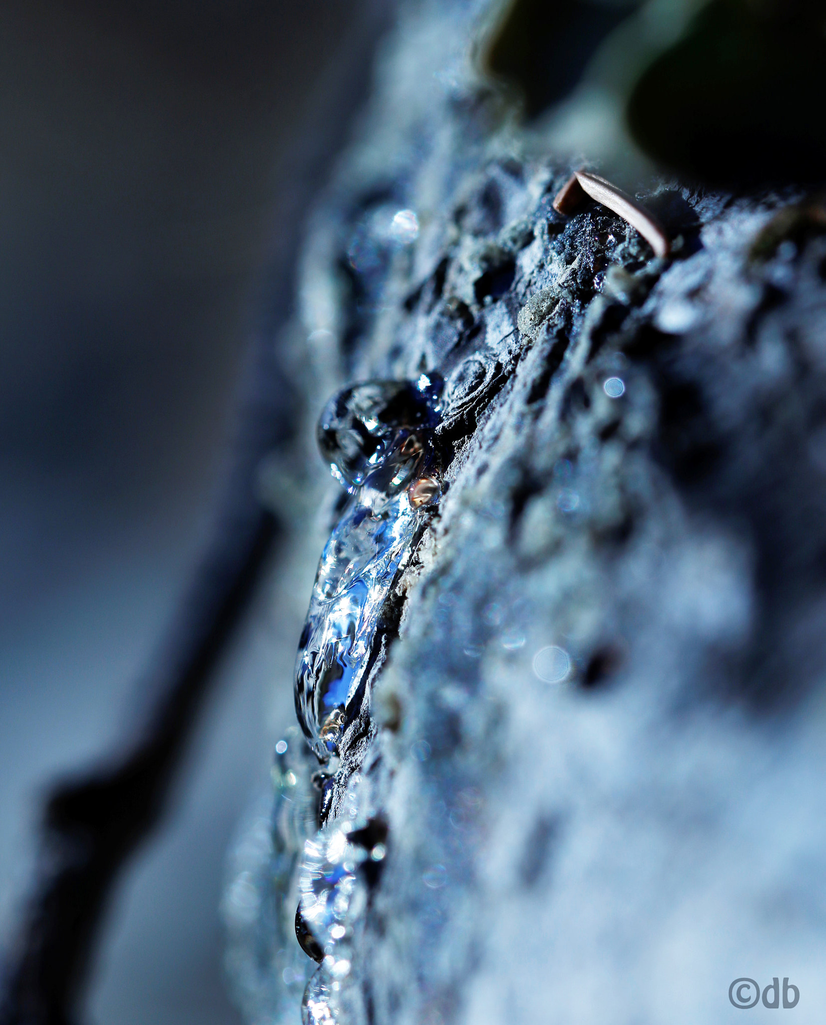 Canon EF 100mm F2.8L Macro IS USM sample photo. Resin drop photography