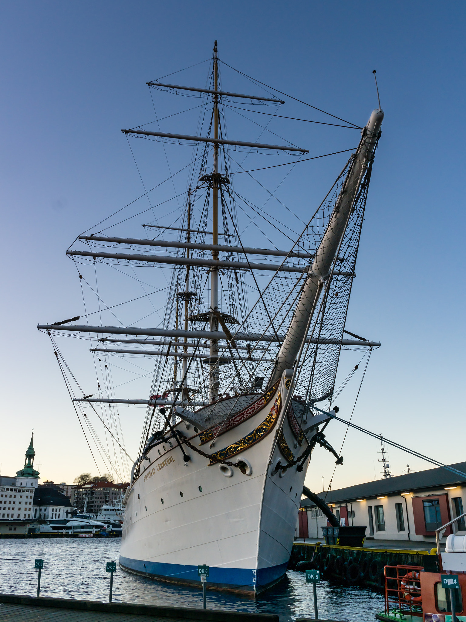 Samsung NX30 + Samsung NX 18-55mm F3.5-5.6 OIS sample photo. "statsraad lehmkuhl" photography